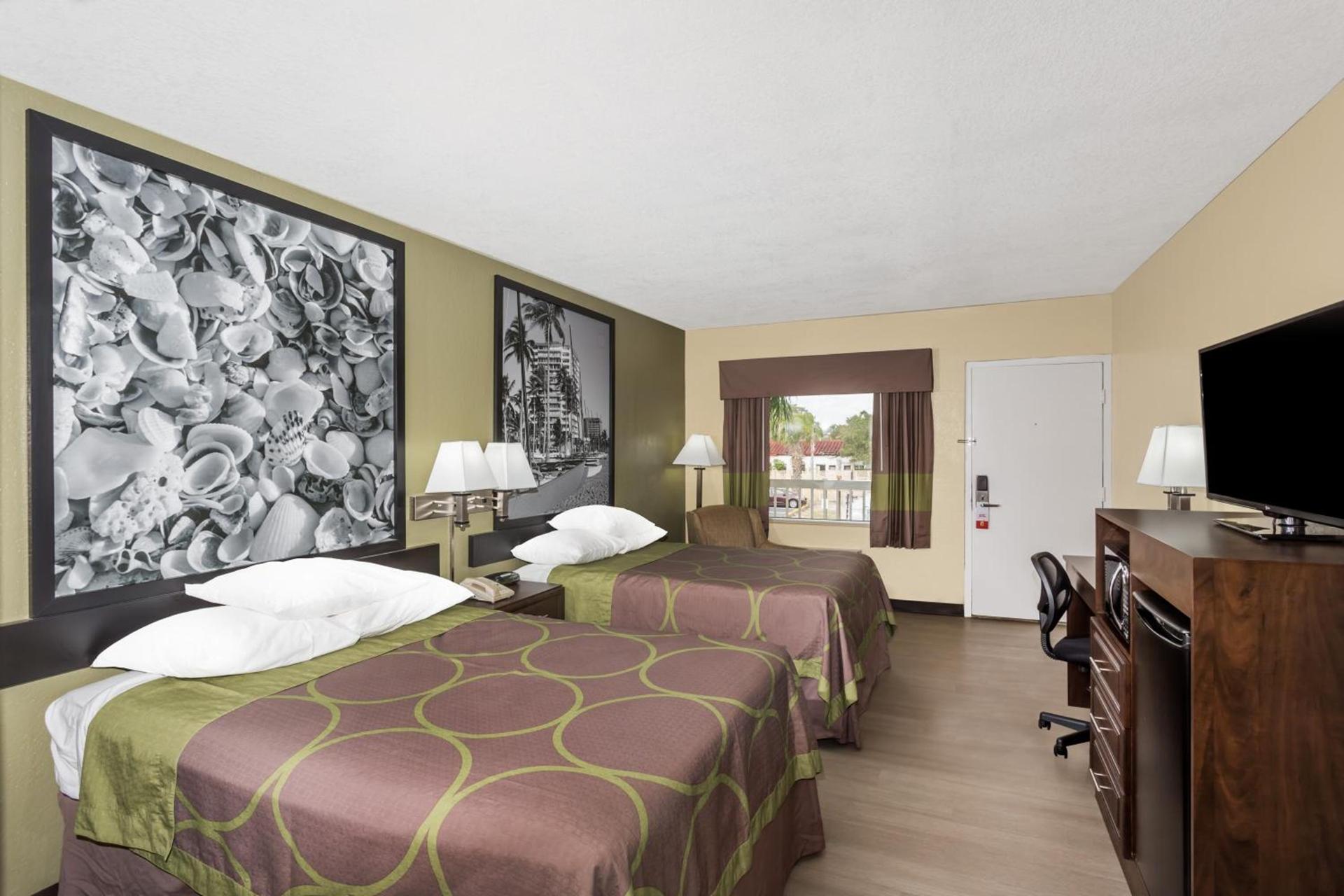 Super 8 by Wyndham Sarasota Near Siesta Key photo 28