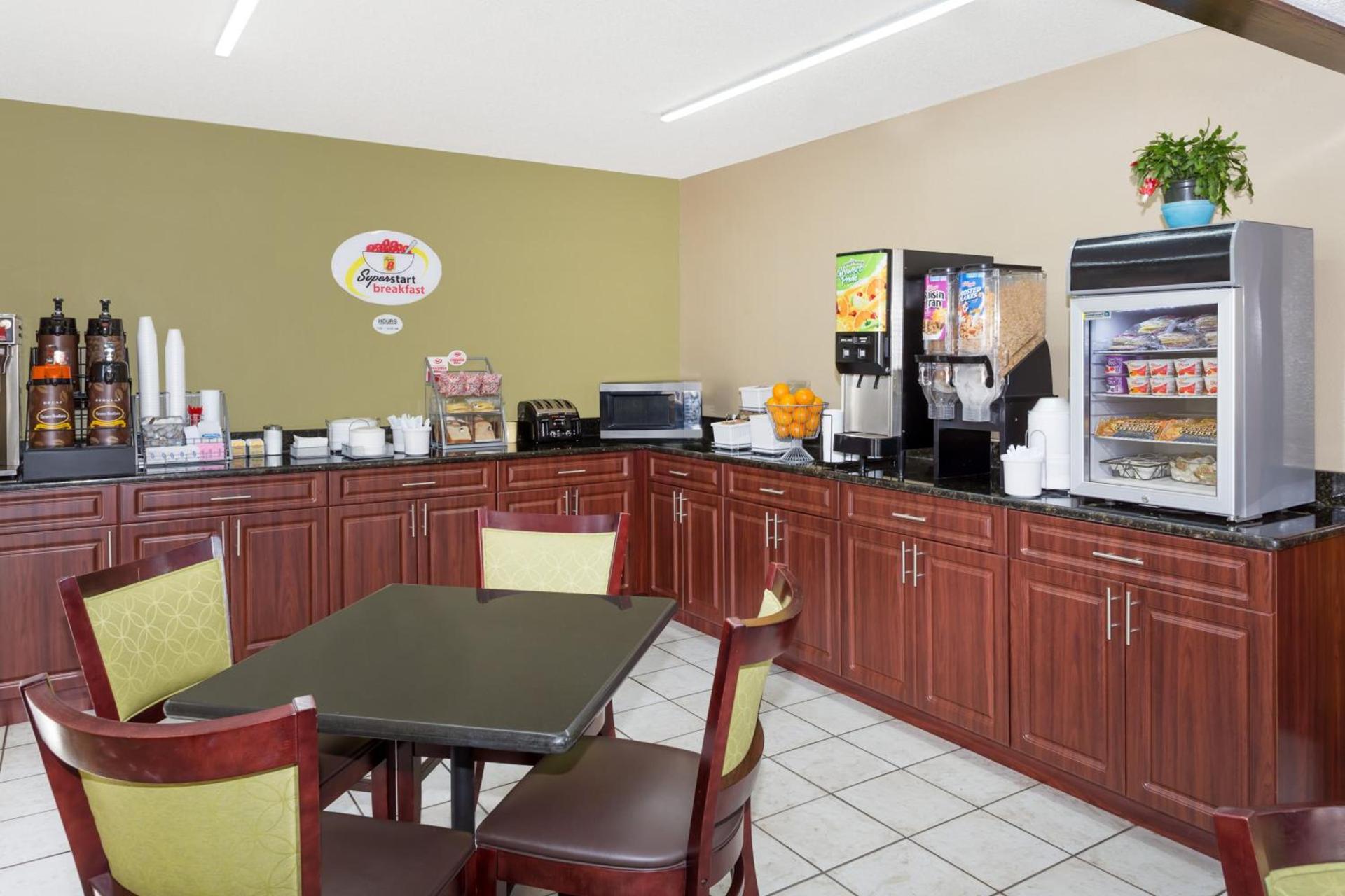 Super 8 by Wyndham Sarasota Near Siesta Key photo 26