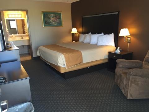 Americas Best Value Inn York photo 9