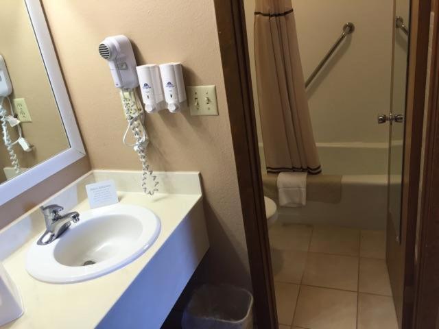 Americas Best Value Inn York photo 5