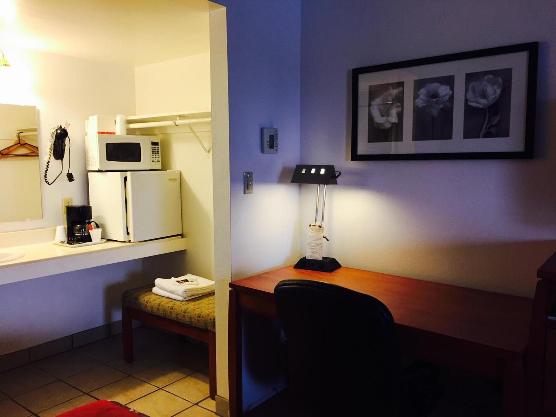 Maple Inn and Suites Los Banos photo 22