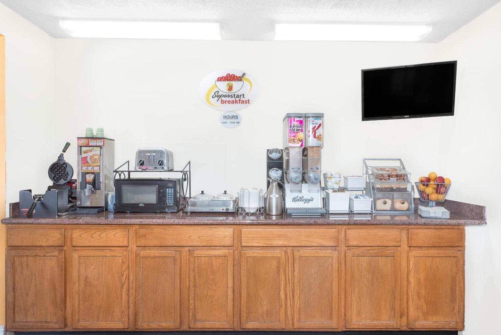 Super 8 by Wyndham Van Horn photo 29