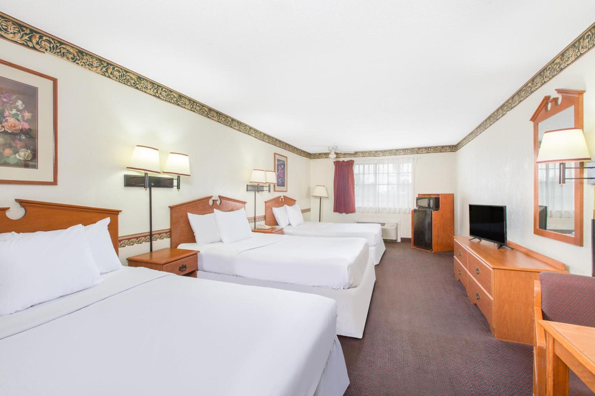 Executive Inn & Suites photo 15