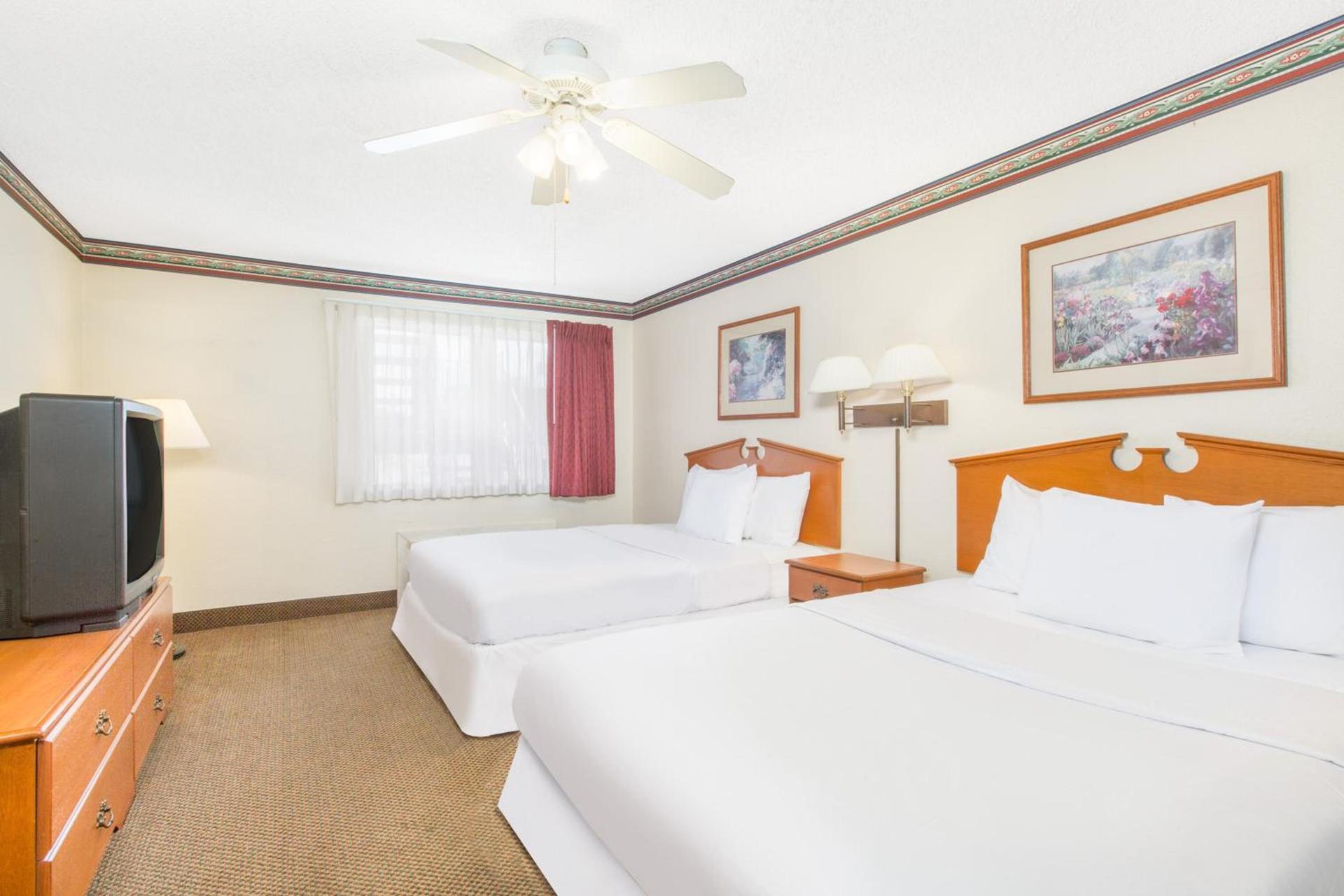 Executive Inn & Suites photo 18
