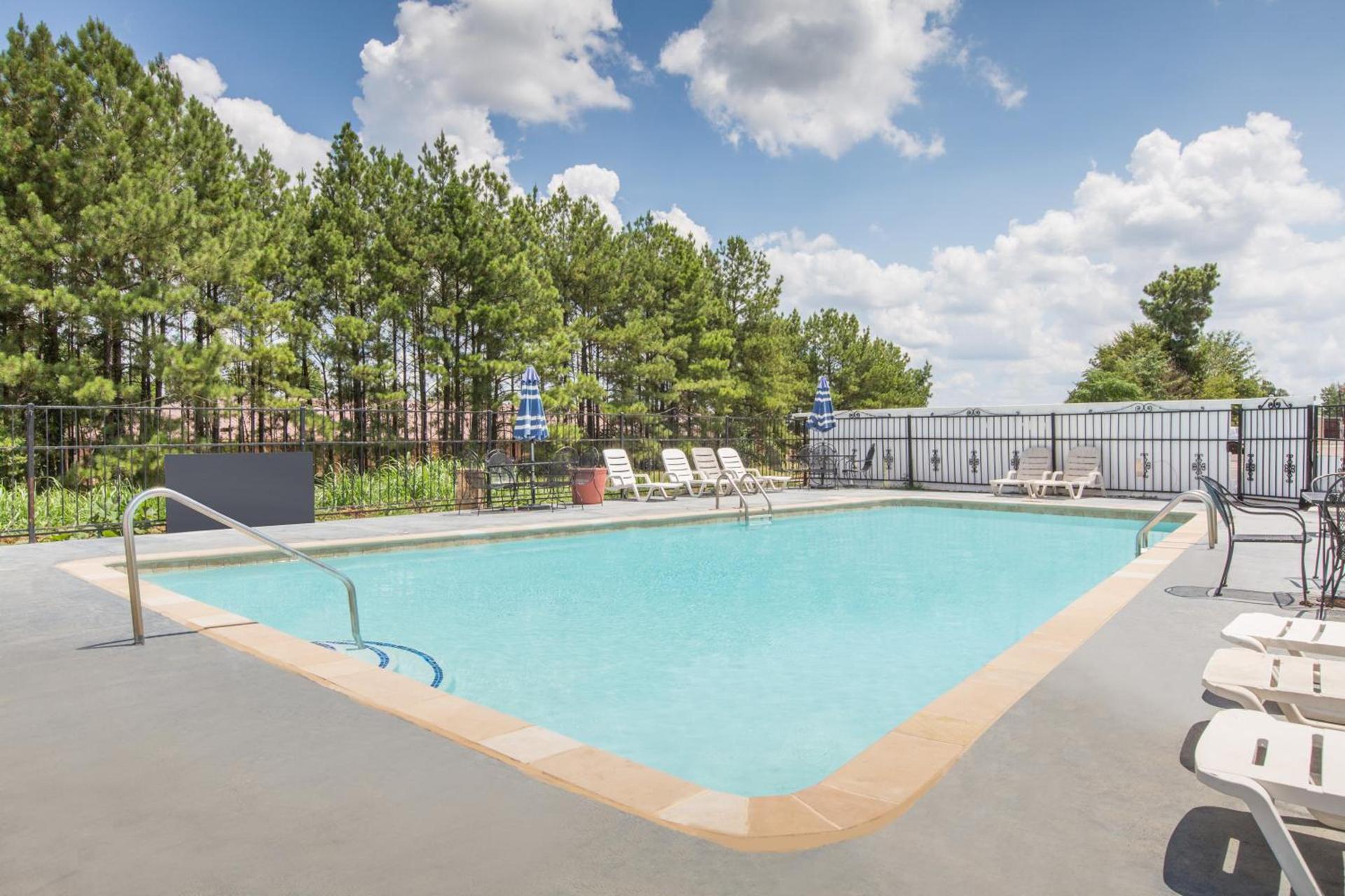 Executive Inn & Suites photo 22