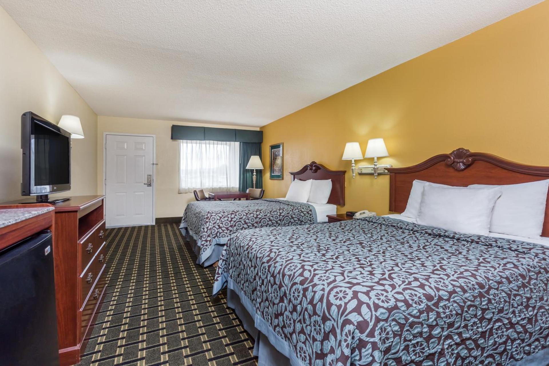 Days Inn & Suites by Wyndham Warner Robins Near Robins AFB photo 17