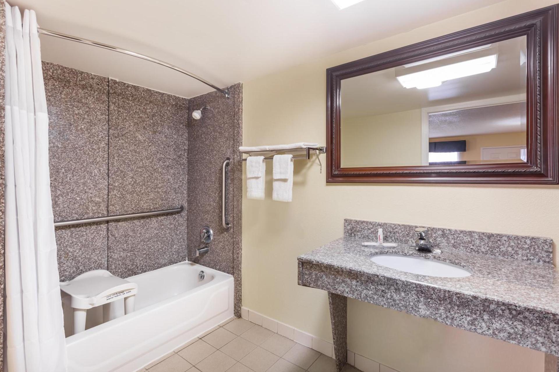 Days Inn & Suites by Wyndham Warner Robins Near Robins AFB photo 21