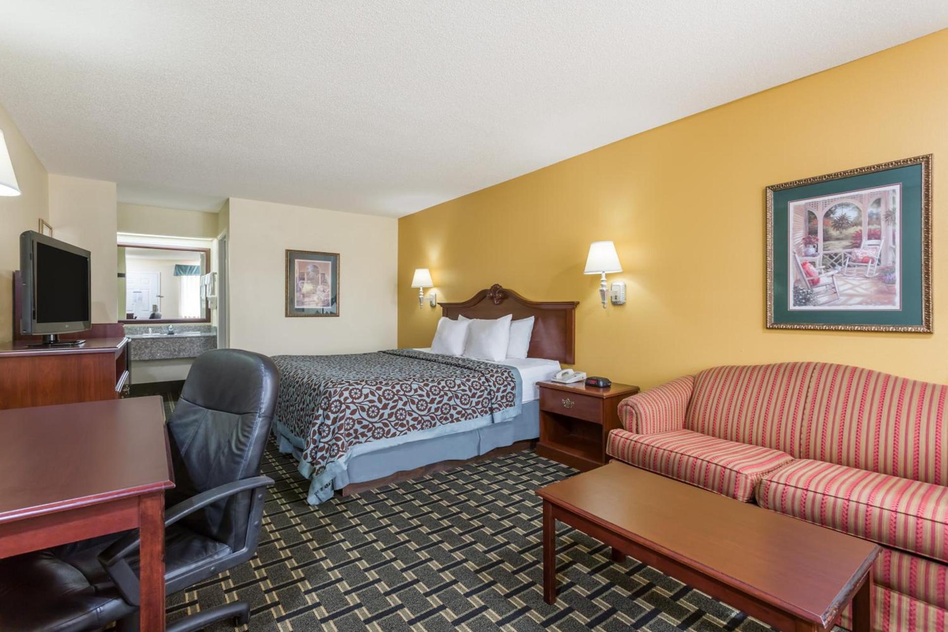 Days Inn & Suites by Wyndham Warner Robins Near Robins AFB photo 19