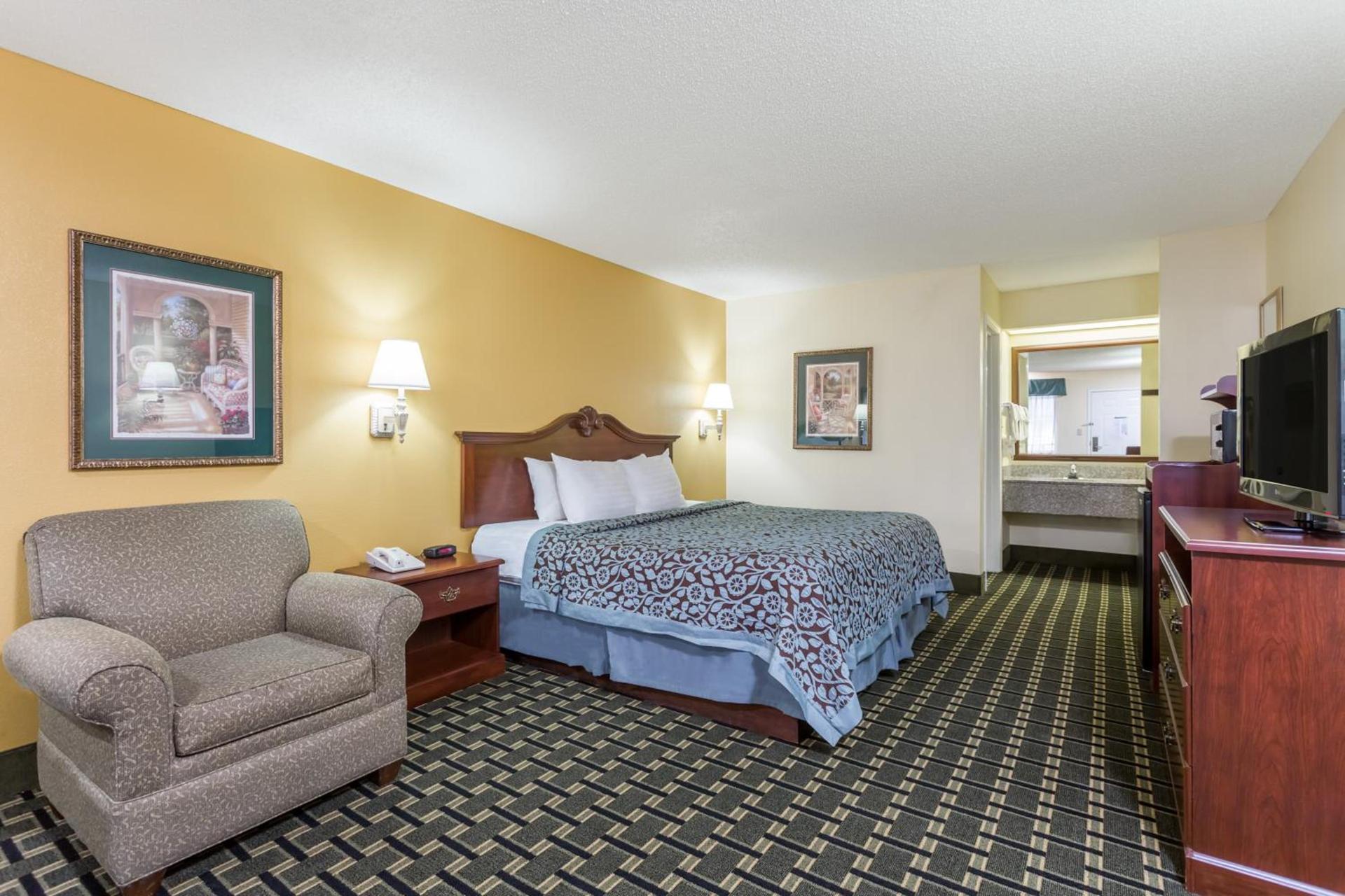 Days Inn & Suites by Wyndham Warner Robins Near Robins AFB photo 18