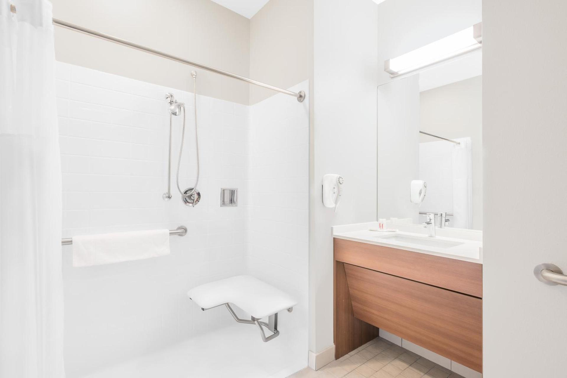 Microtel Inn & Suites by Wyndham Binghamton photo 28