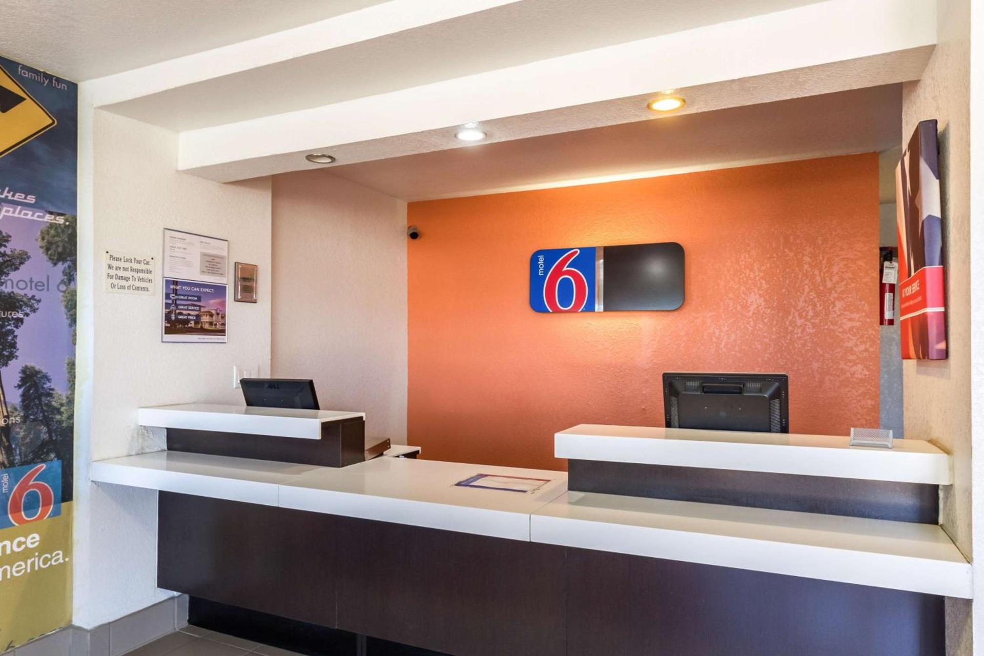 Motel 6-Uvalde, TX photo 38