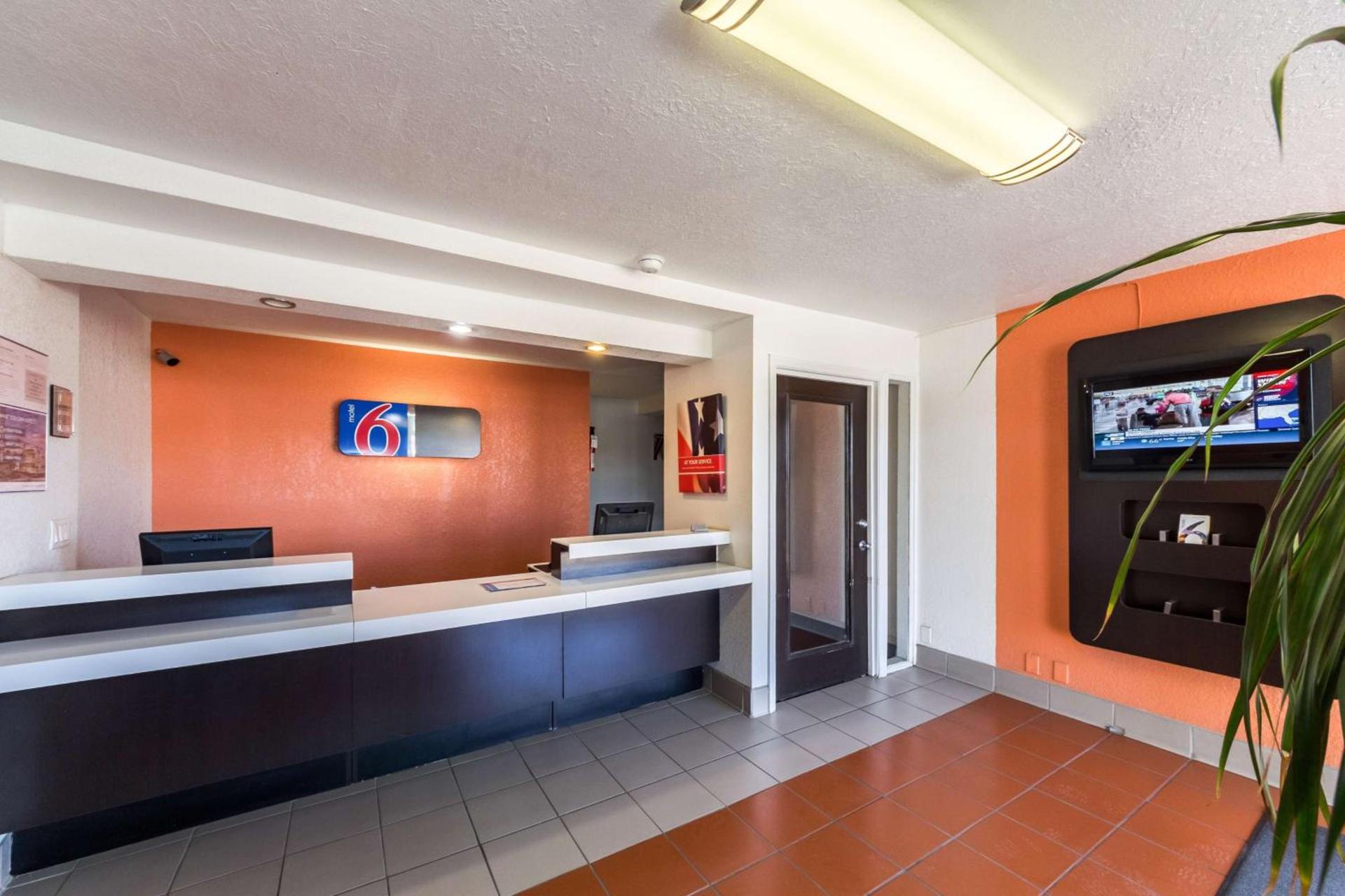 Motel 6-Uvalde, TX photo 39