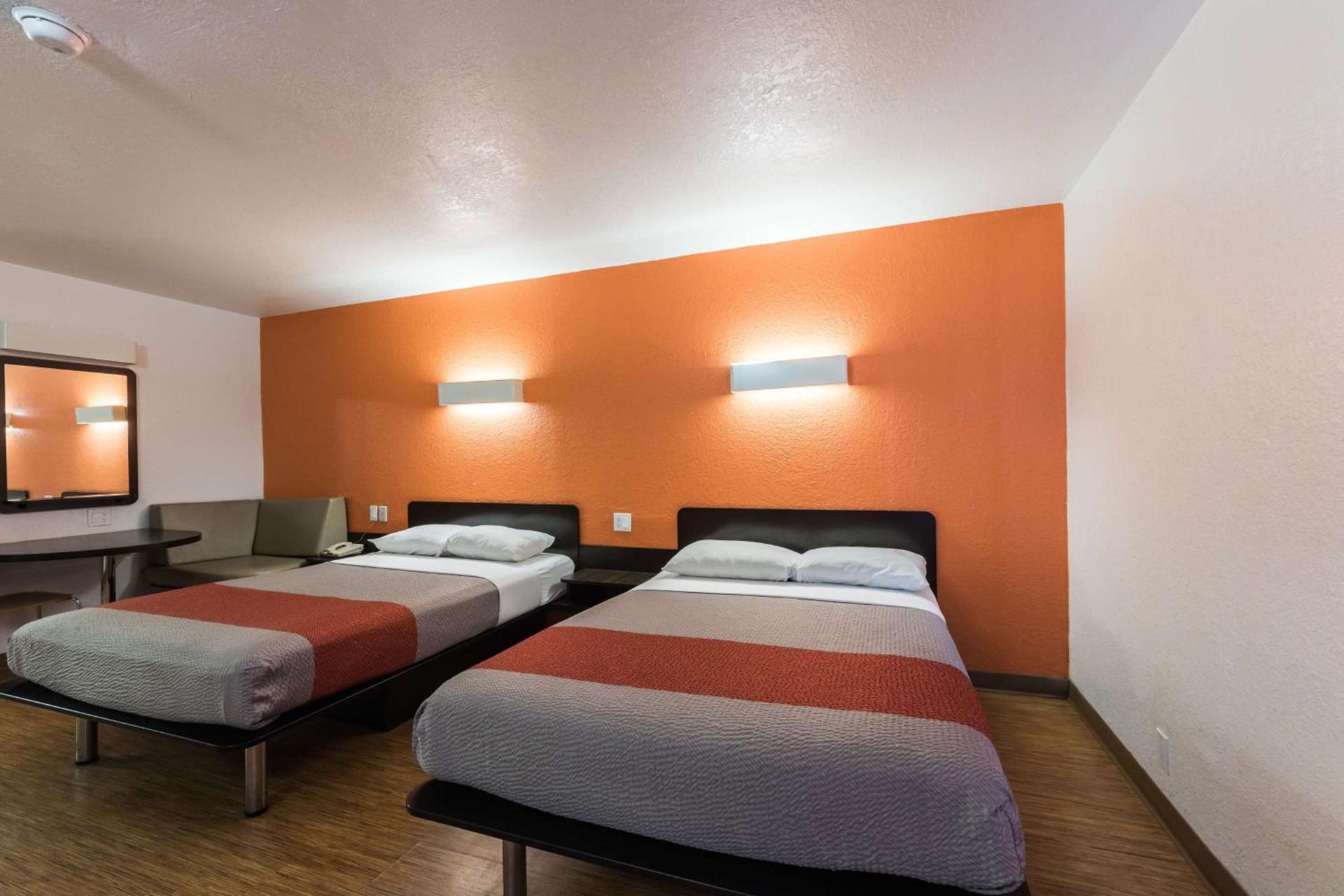 Motel 6-Uvalde, TX photo 11