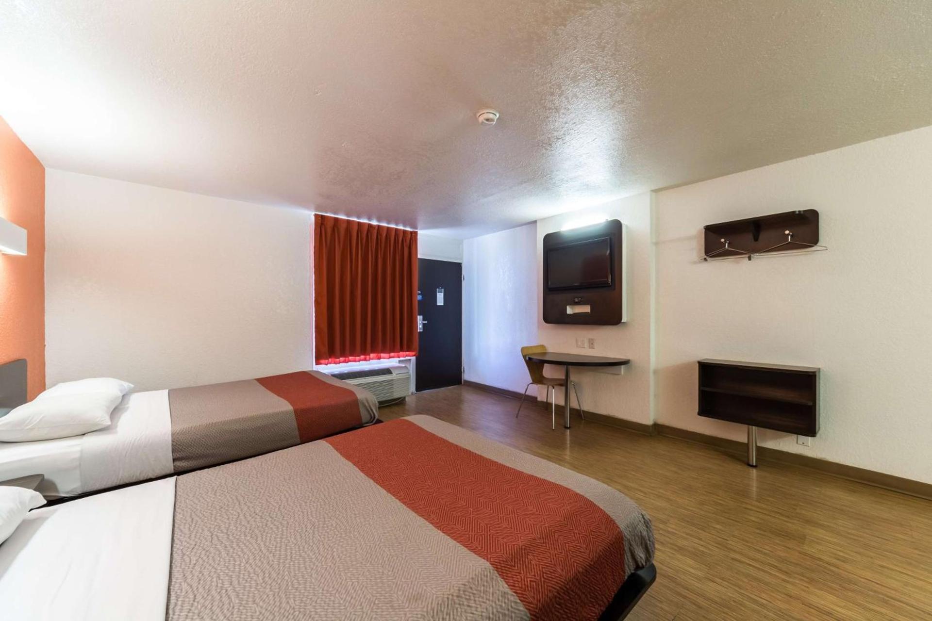 Motel 6-Uvalde, TX photo 12