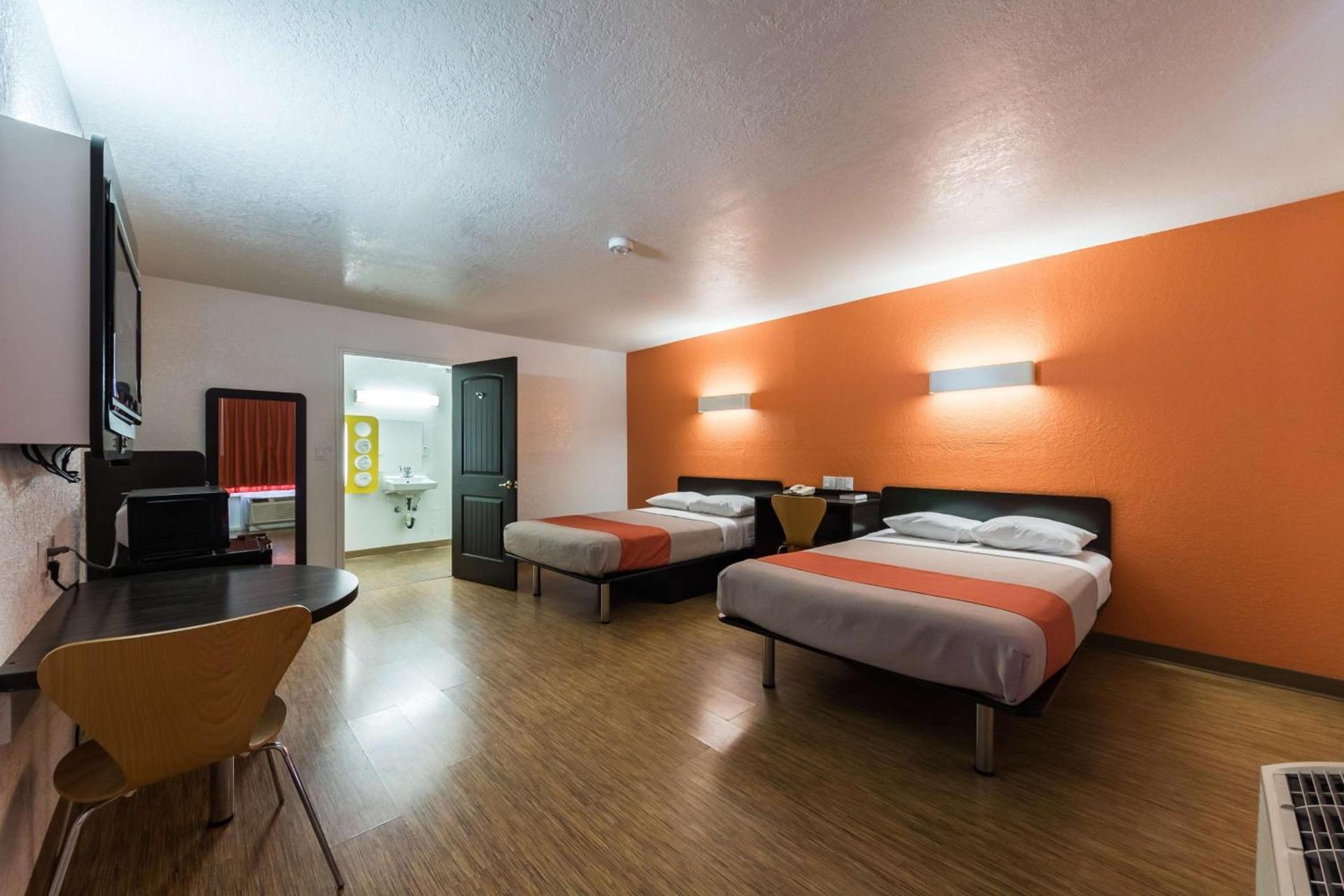 Motel 6-Uvalde, TX photo 13