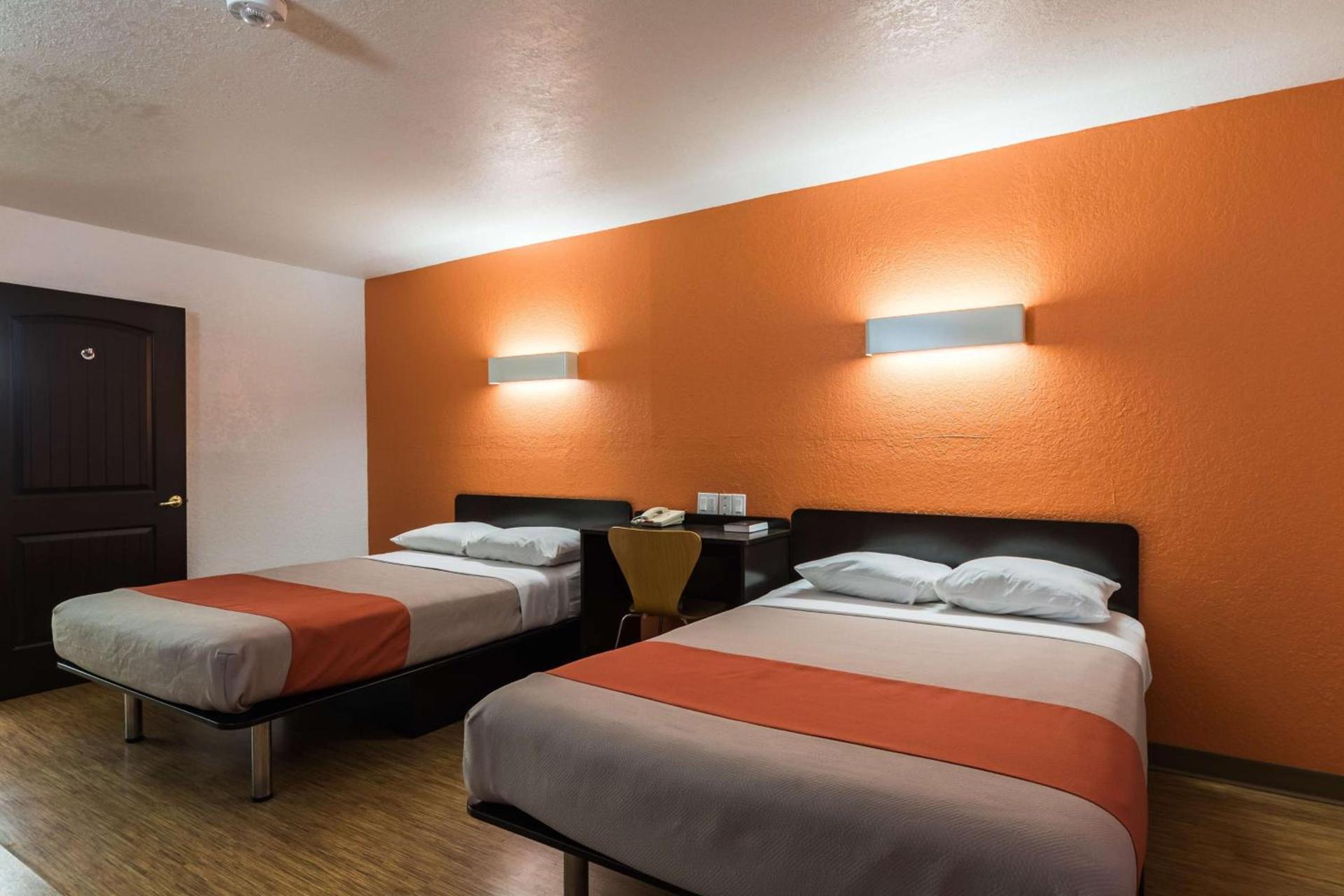Motel 6-Uvalde, TX photo 14