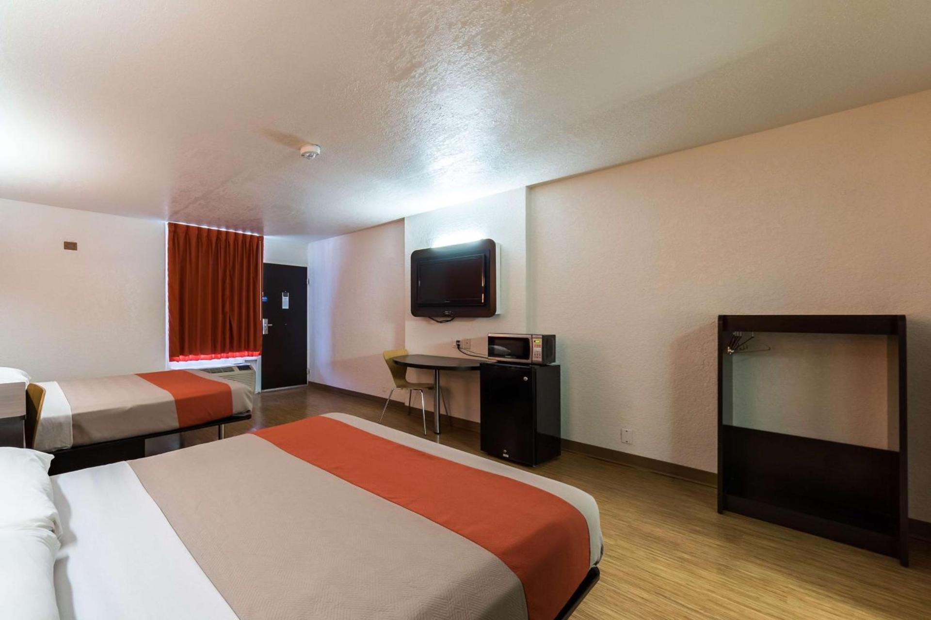 Motel 6-Uvalde, TX photo 15