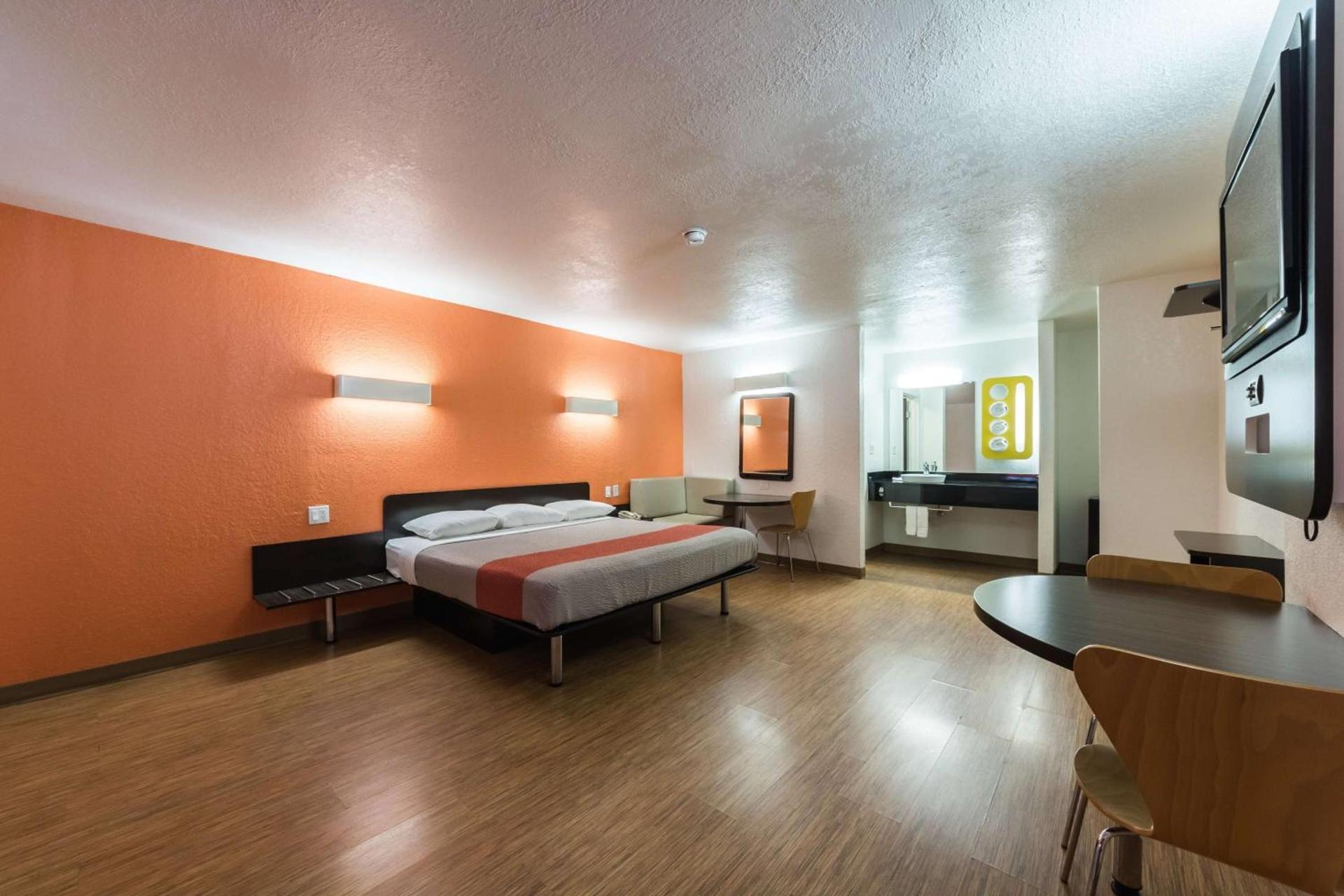 Motel 6-Uvalde, TX photo 16