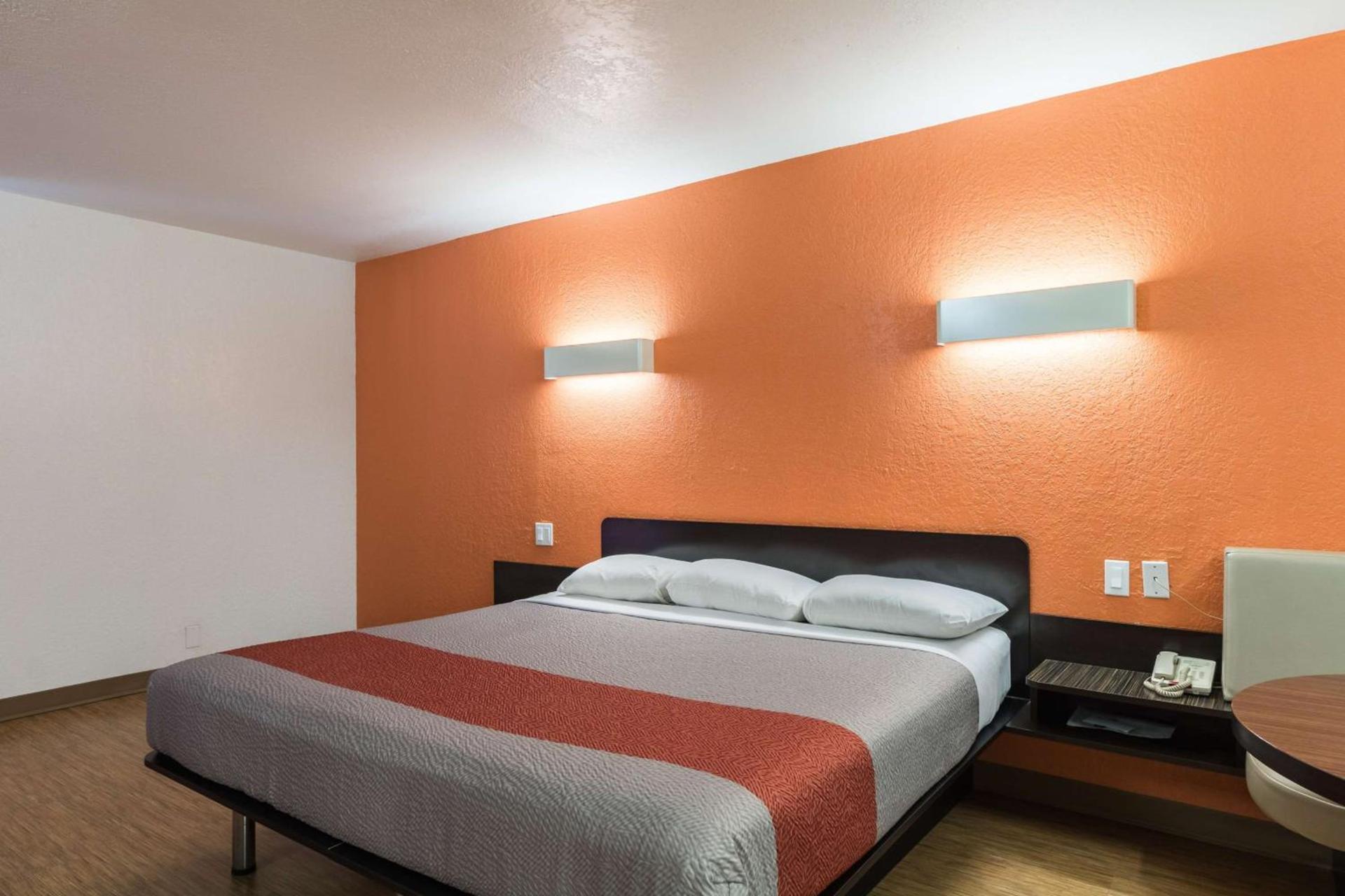 Motel 6-Uvalde, TX photo 18