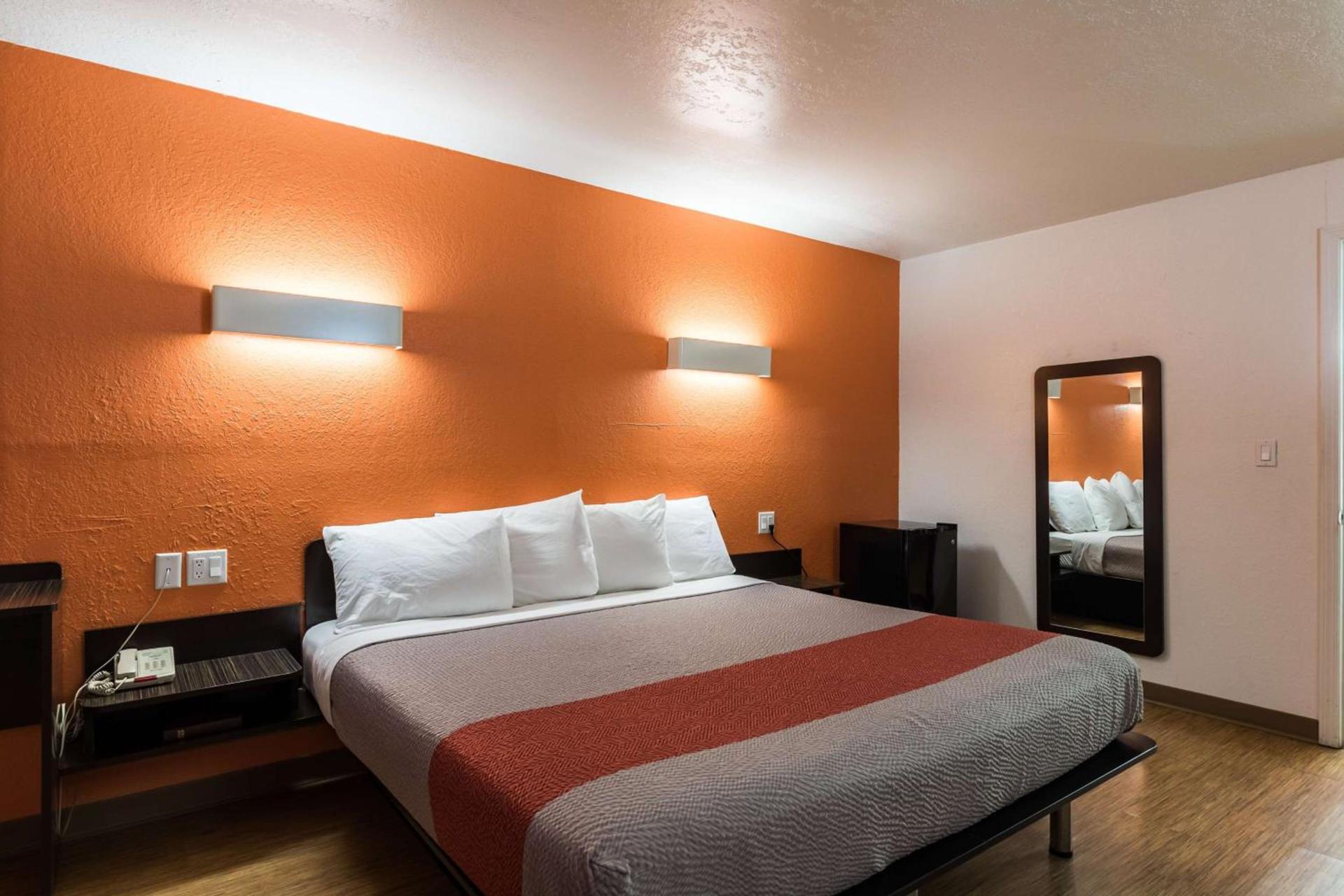 Motel 6-Uvalde, TX photo 22