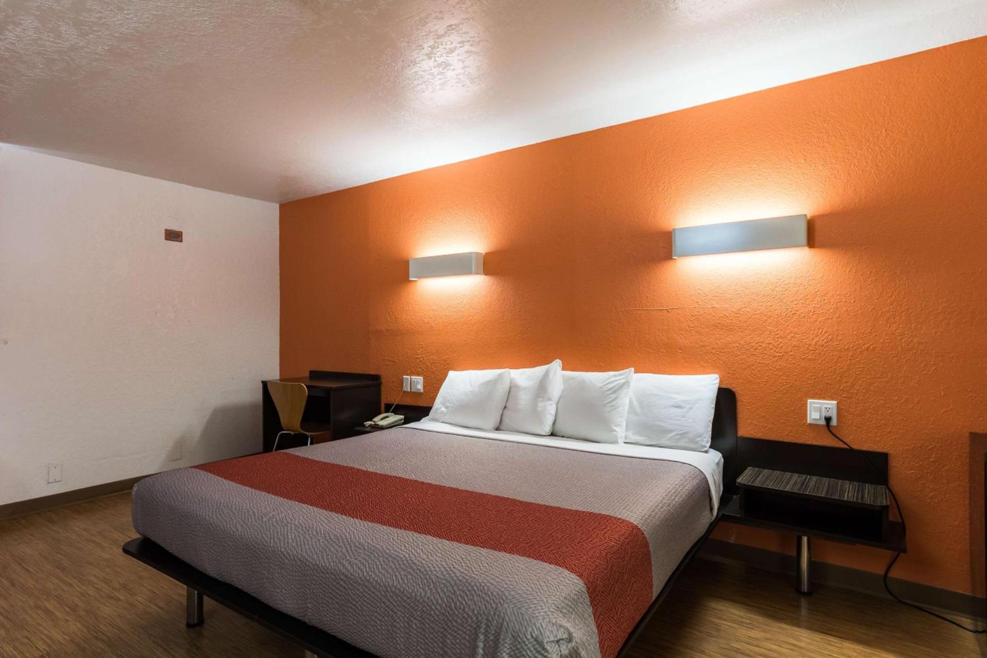 Motel 6-Uvalde, TX photo 23