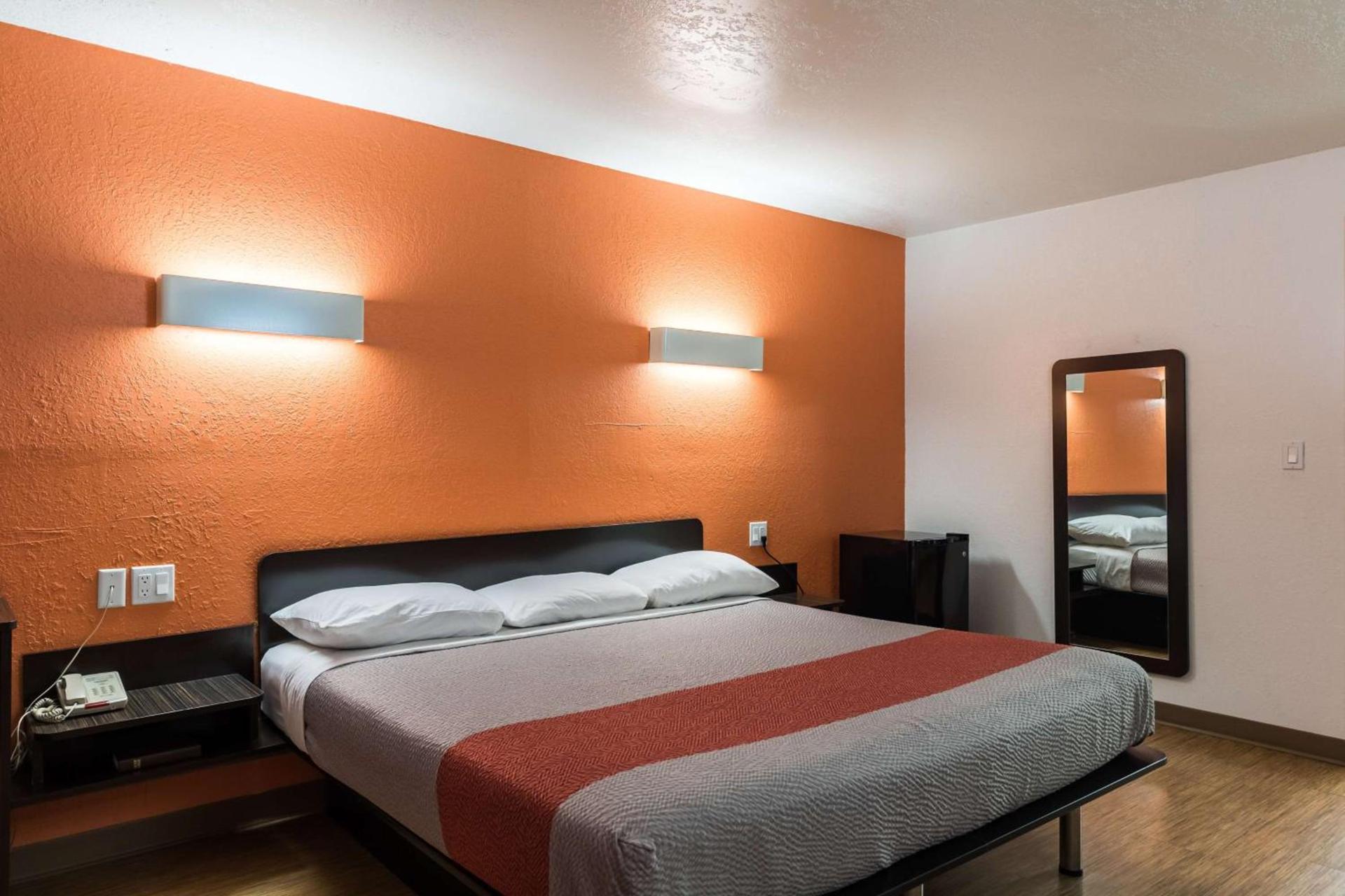 Motel 6-Uvalde, TX photo 25