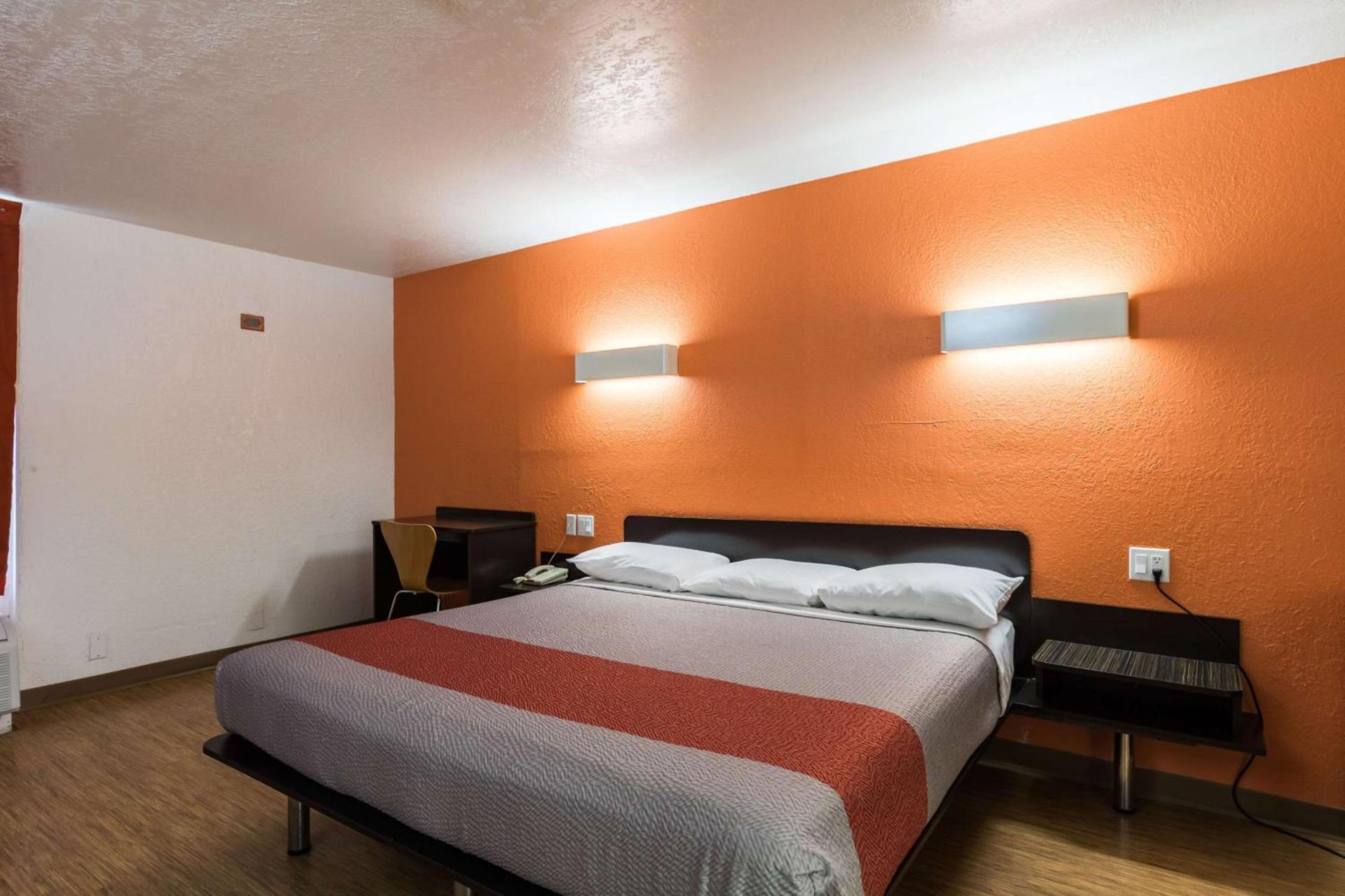 Motel 6-Uvalde, TX photo 26