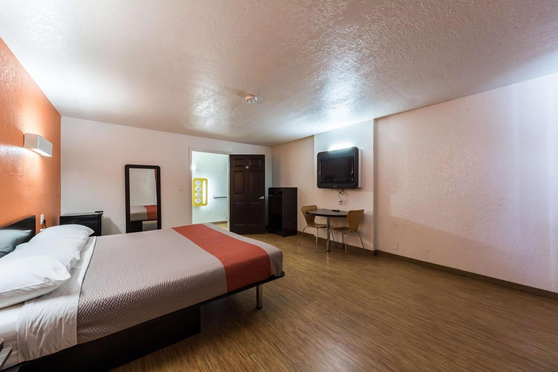 Motel 6-Uvalde, TX photo 27