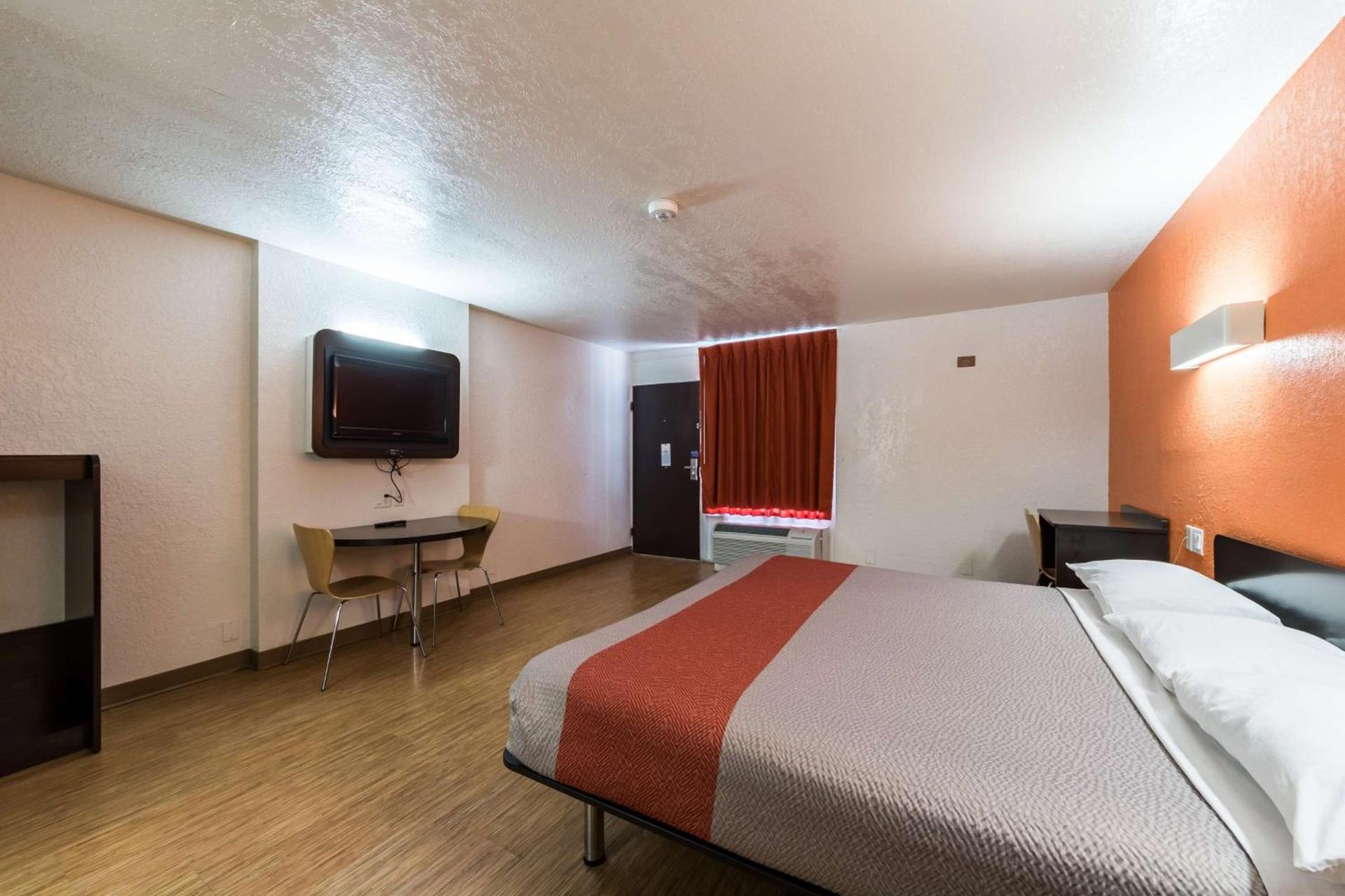 Motel 6-Uvalde, TX photo 28