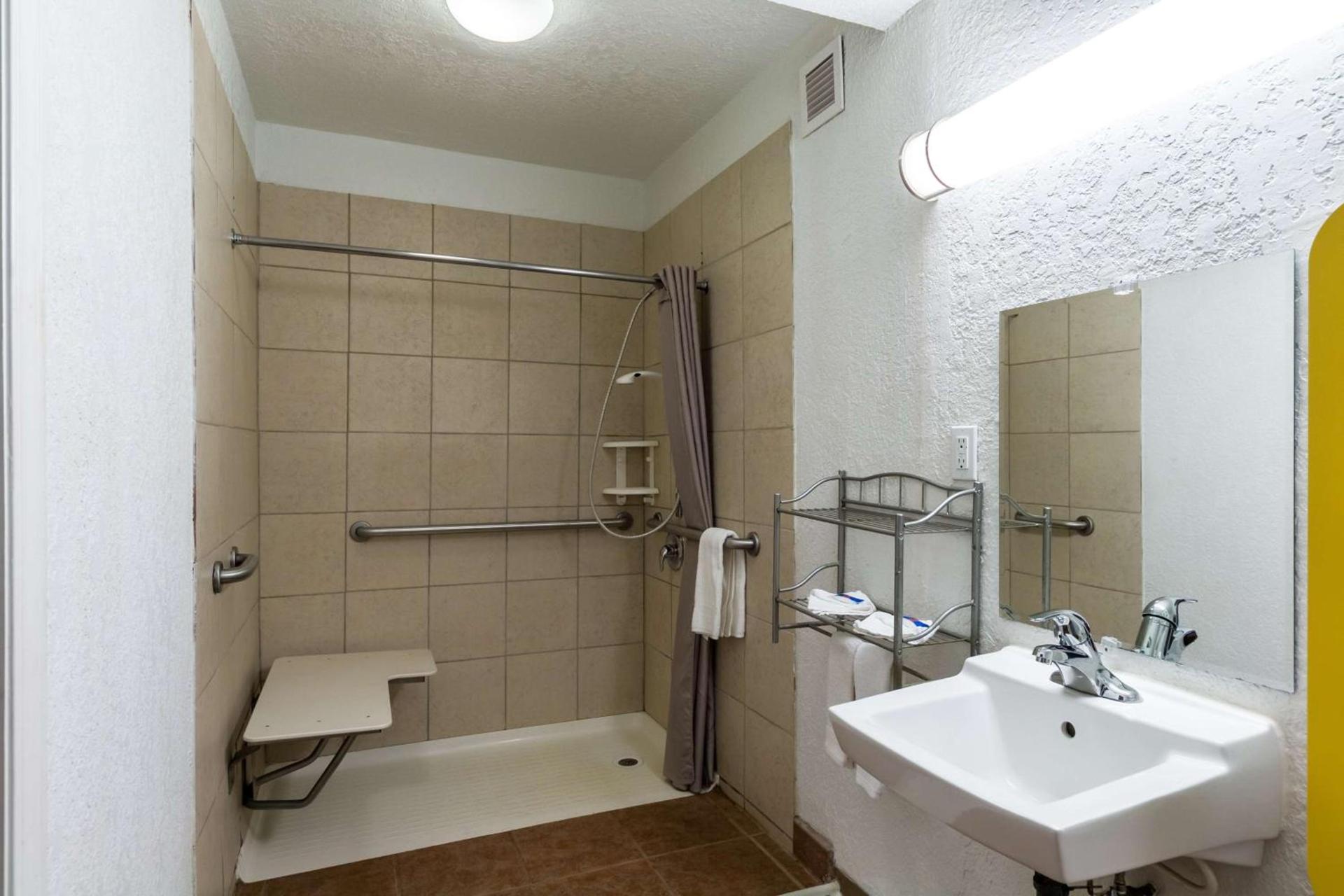Motel 6-Uvalde, TX photo 33