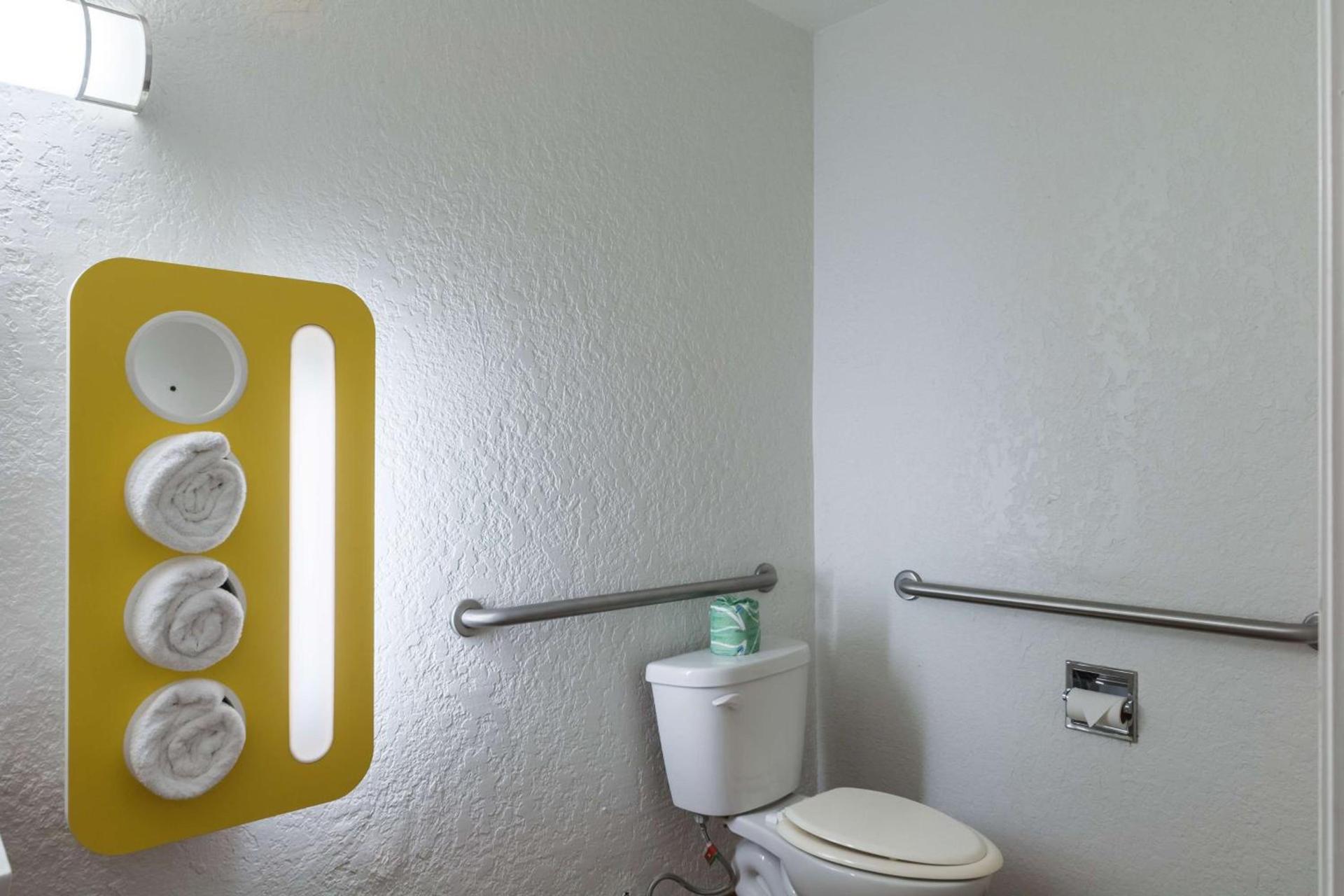 Motel 6-Uvalde, TX photo 34