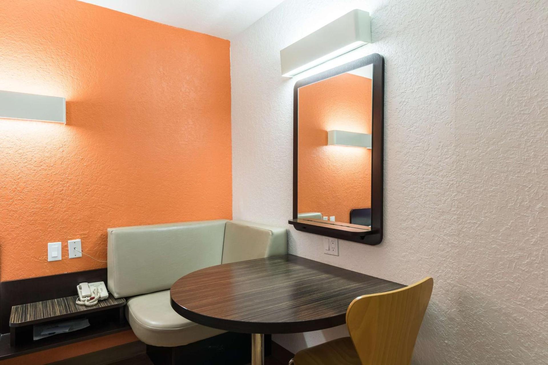 Motel 6-Uvalde, TX photo 7