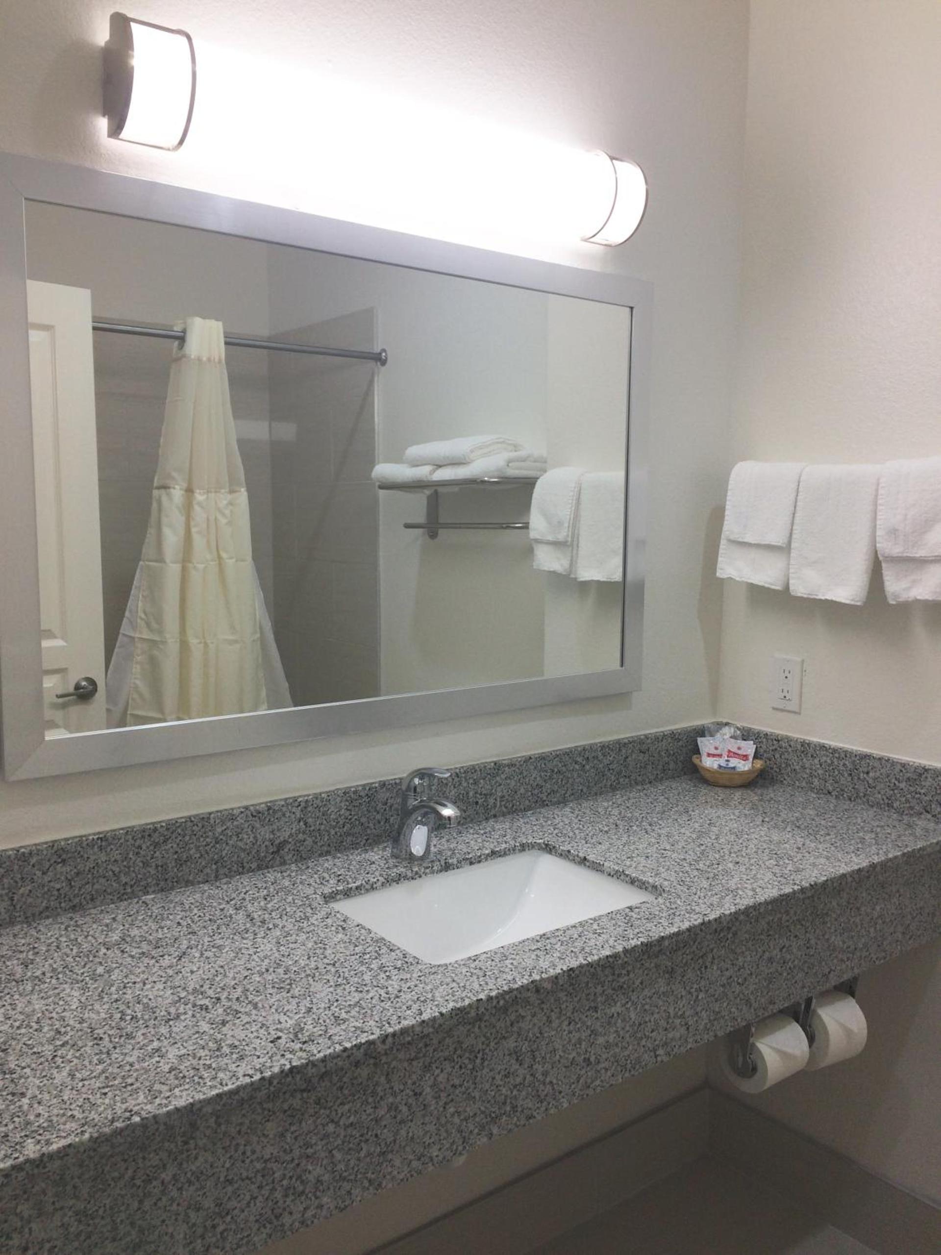Scottish Inn & Suites - Conroe photo 25