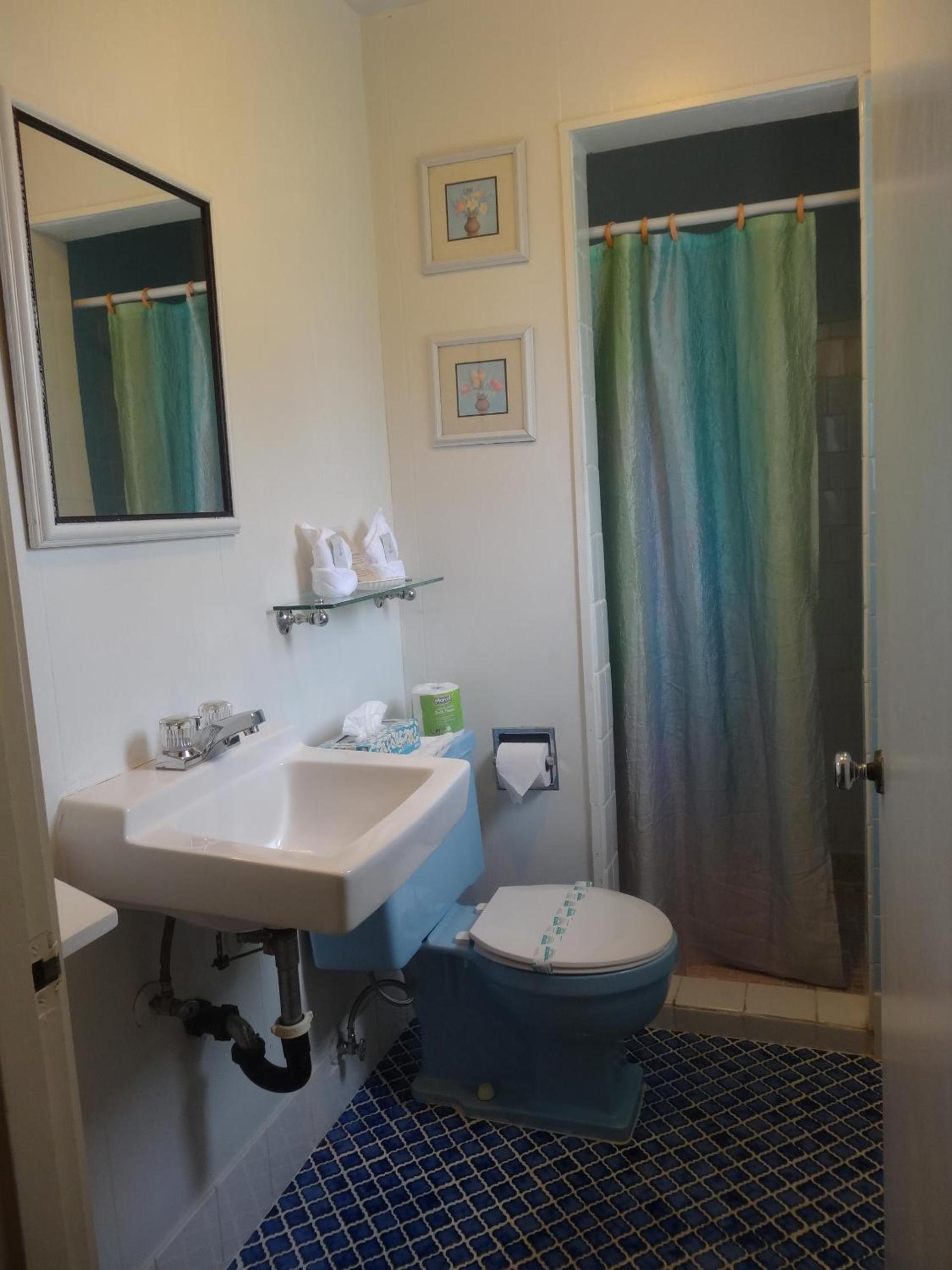 Itty Bitty Inn photo 7