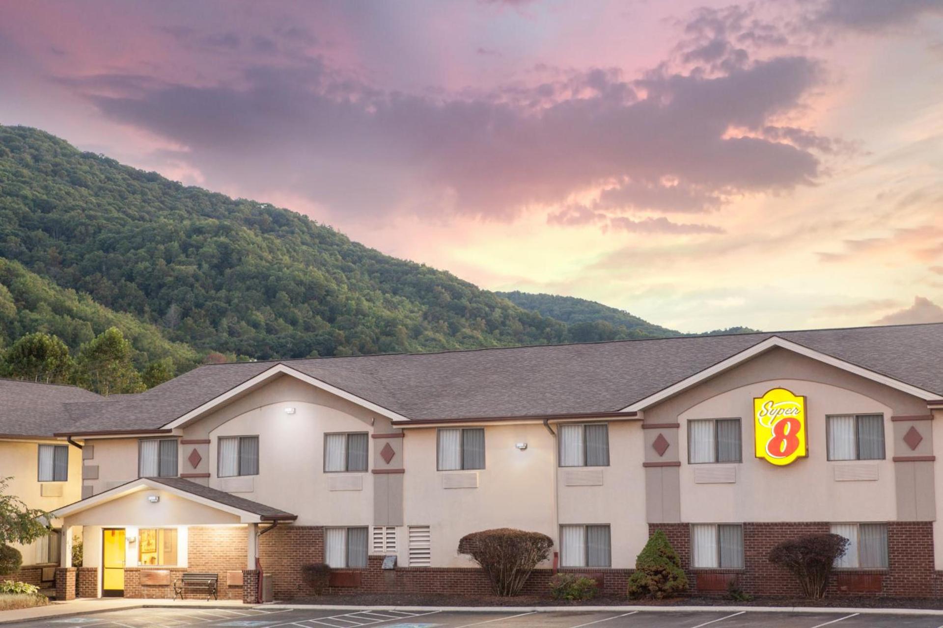 Super 8 by Wyndham Norton VA photo 16