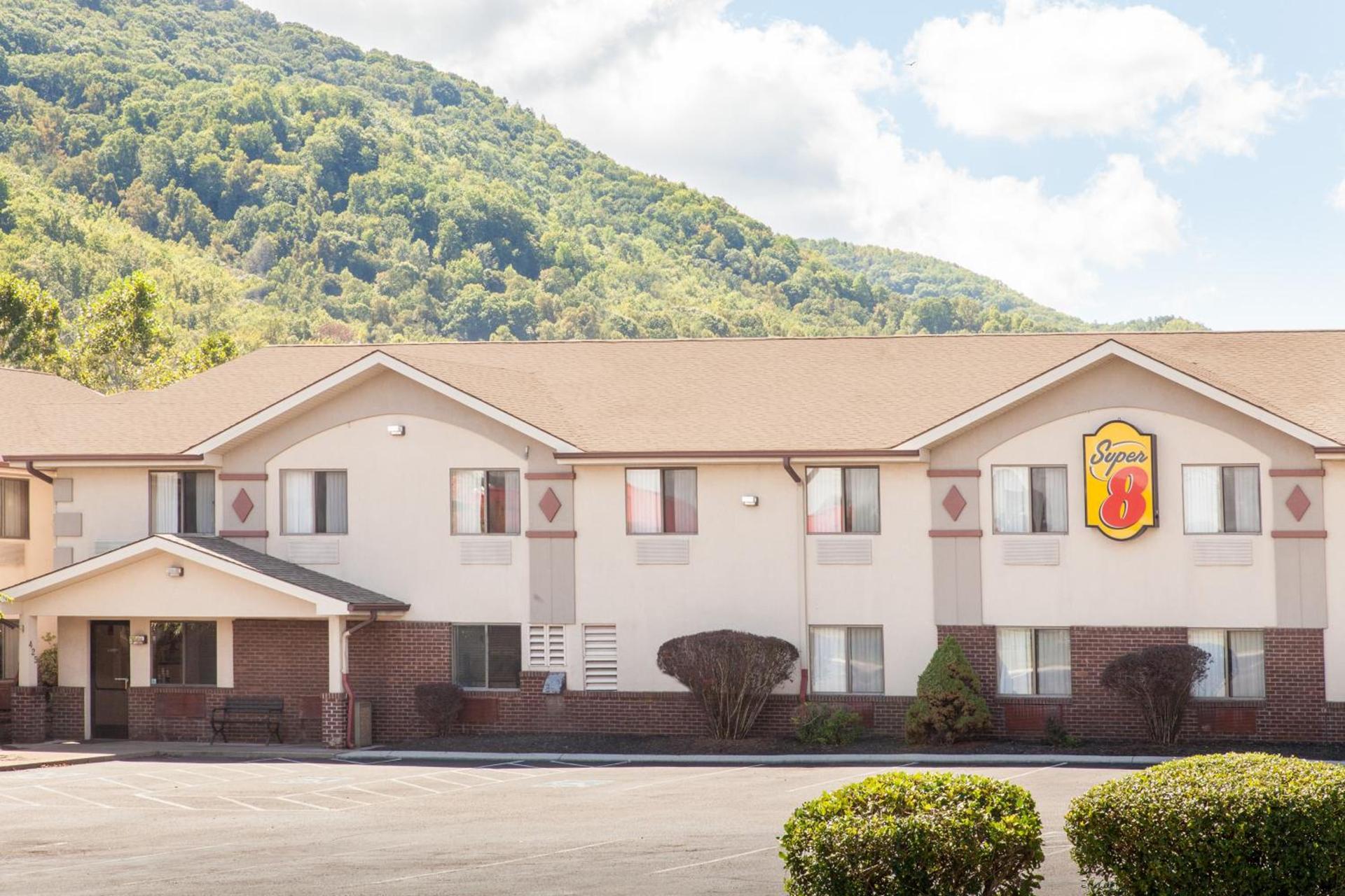 Super 8 by Wyndham Norton VA photo 17