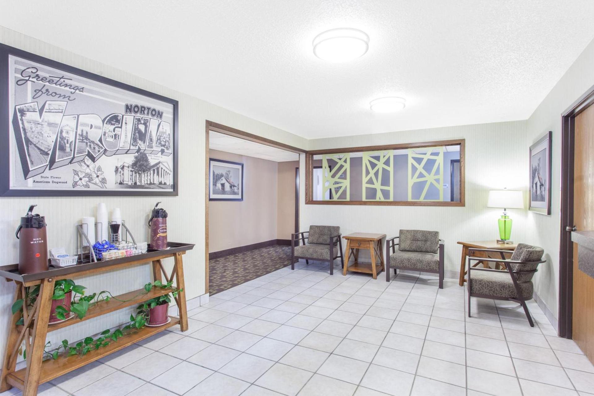 Super 8 by Wyndham Norton VA photo 18
