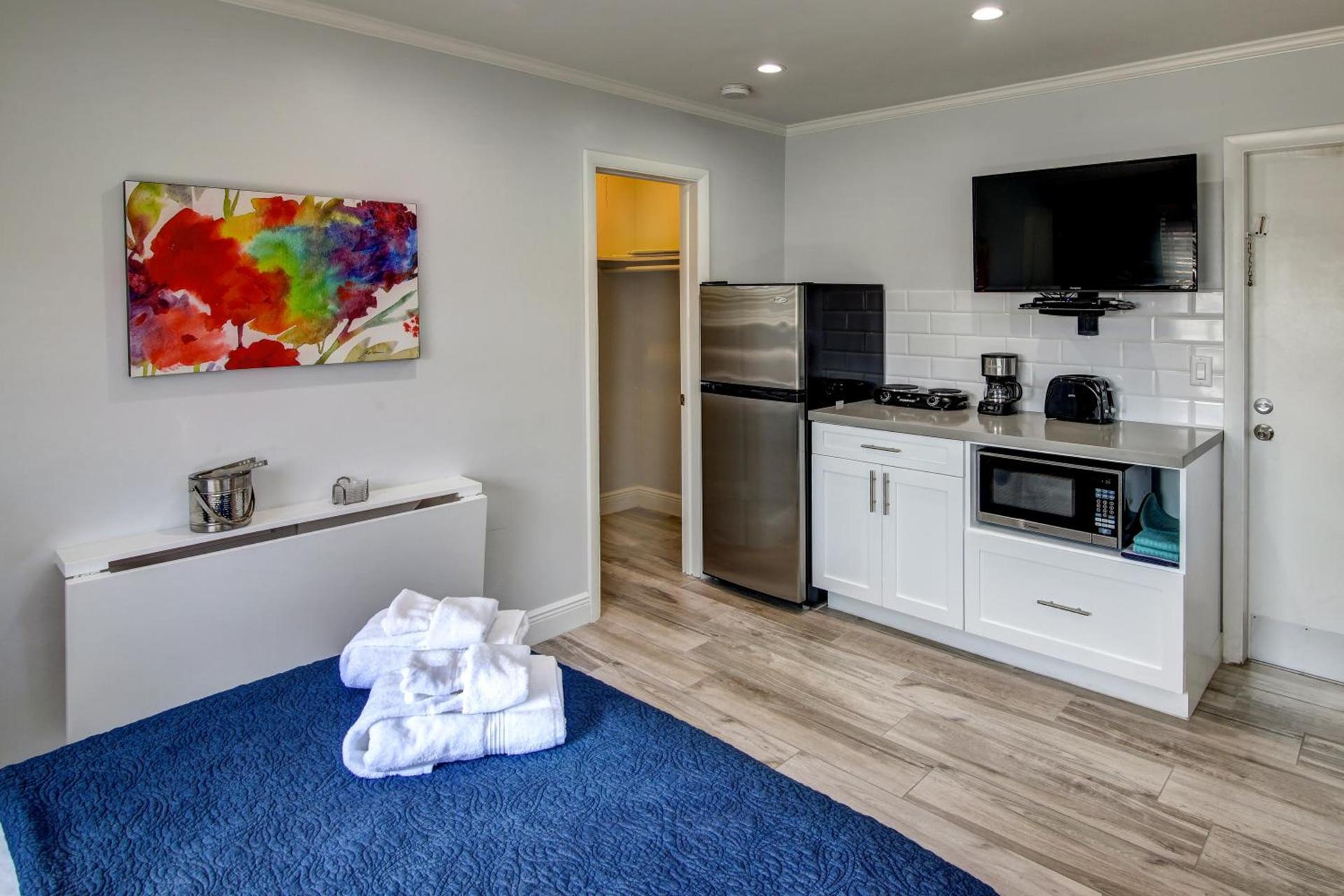 May-Dee Suites in Florida photo 31