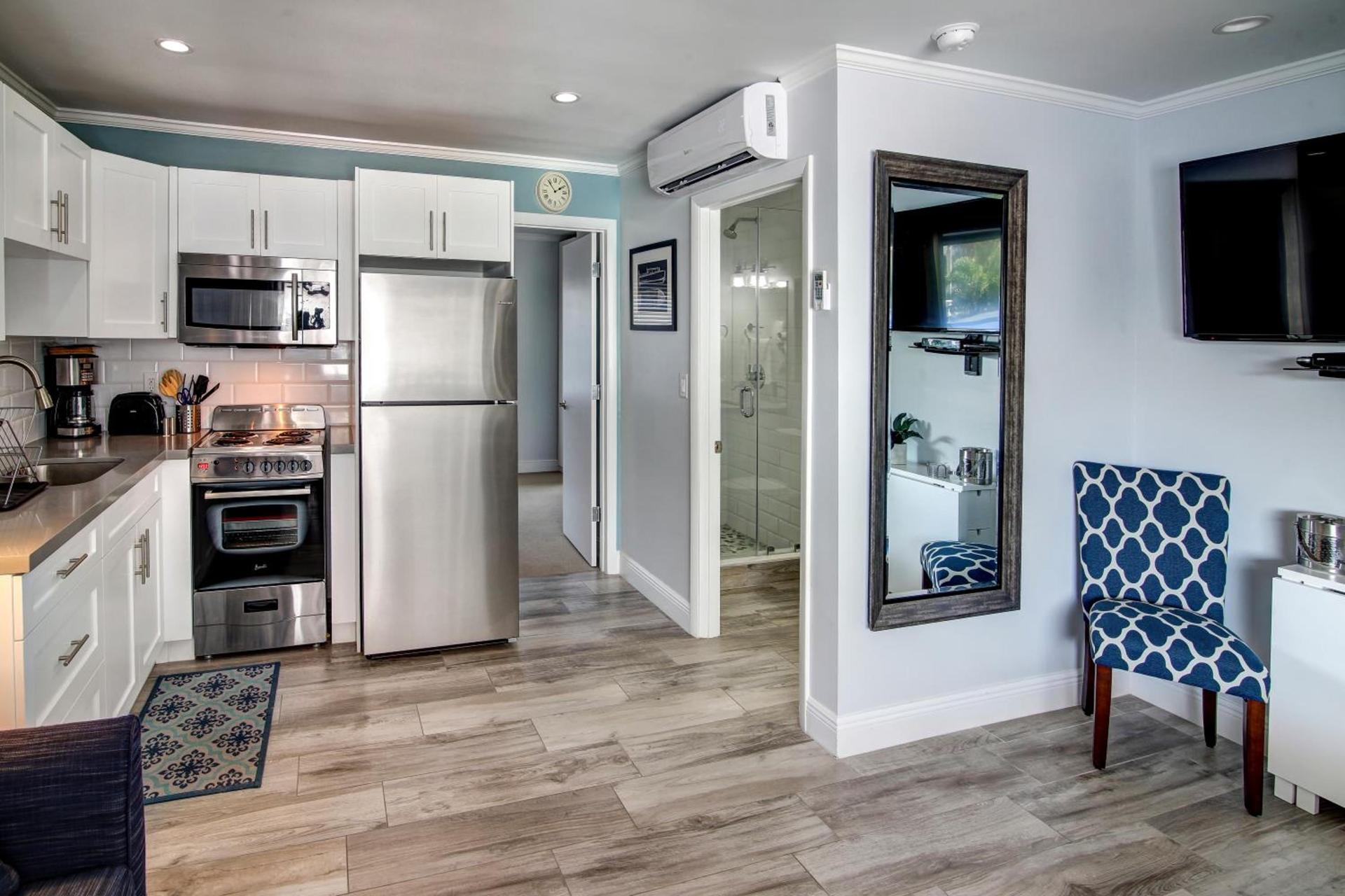 May-Dee Suites in Florida photo 24