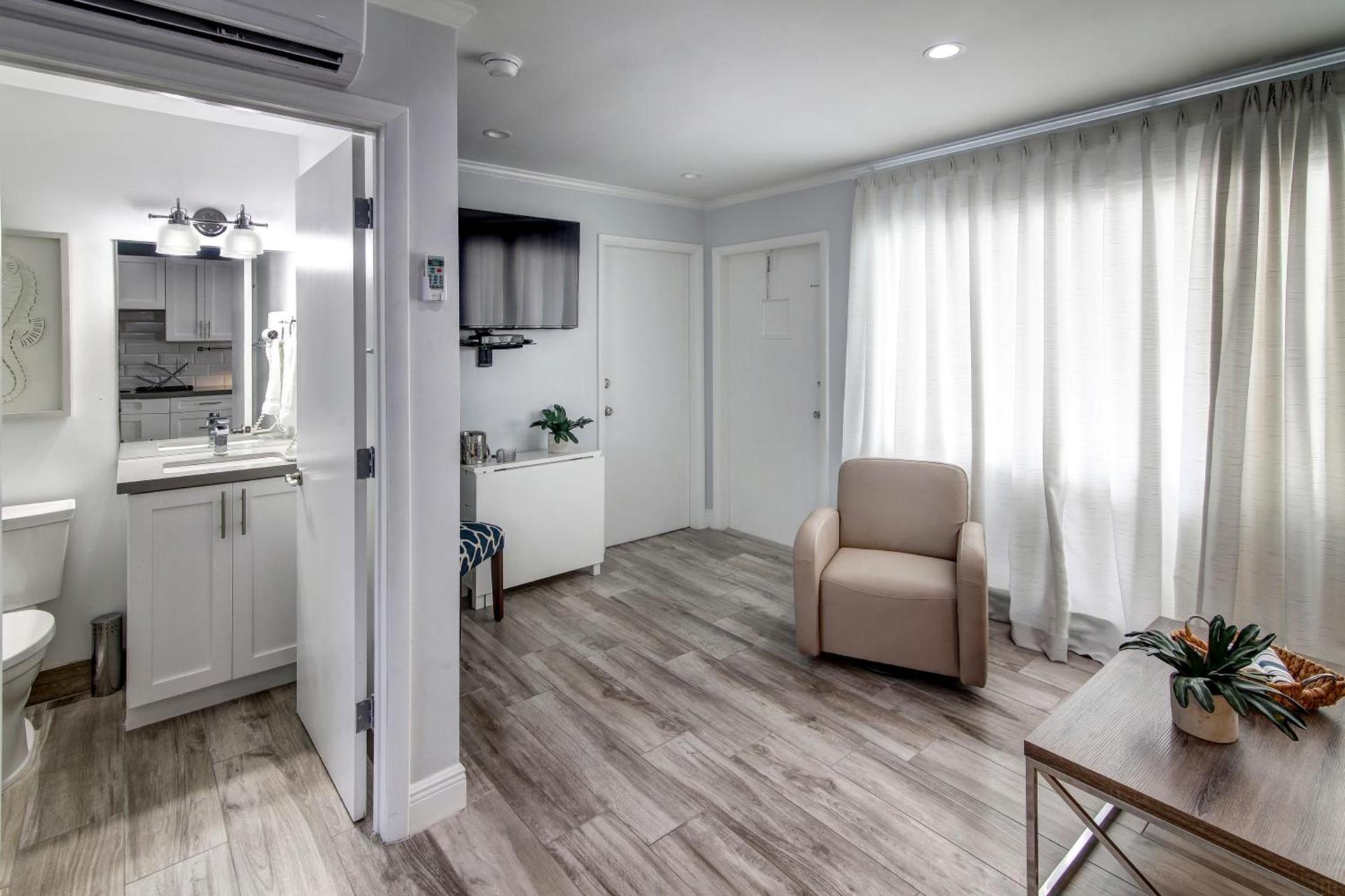 May-Dee Suites in Florida photo 25