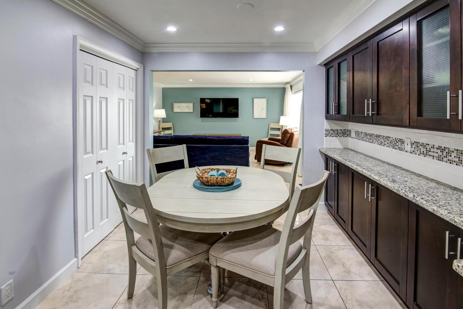 May-Dee Suites in Florida photo 12