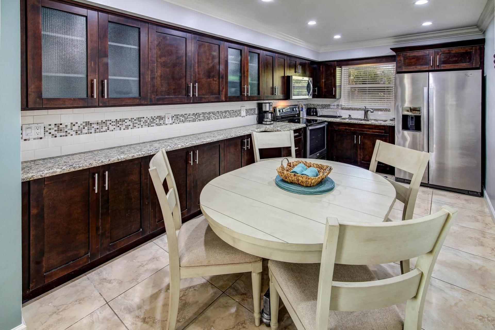May-Dee Suites in Florida photo 13