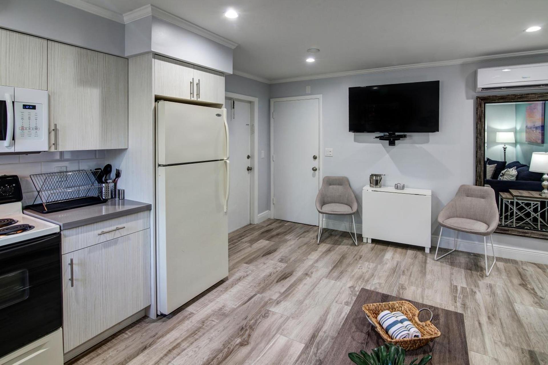 May-Dee Suites in Florida photo 33