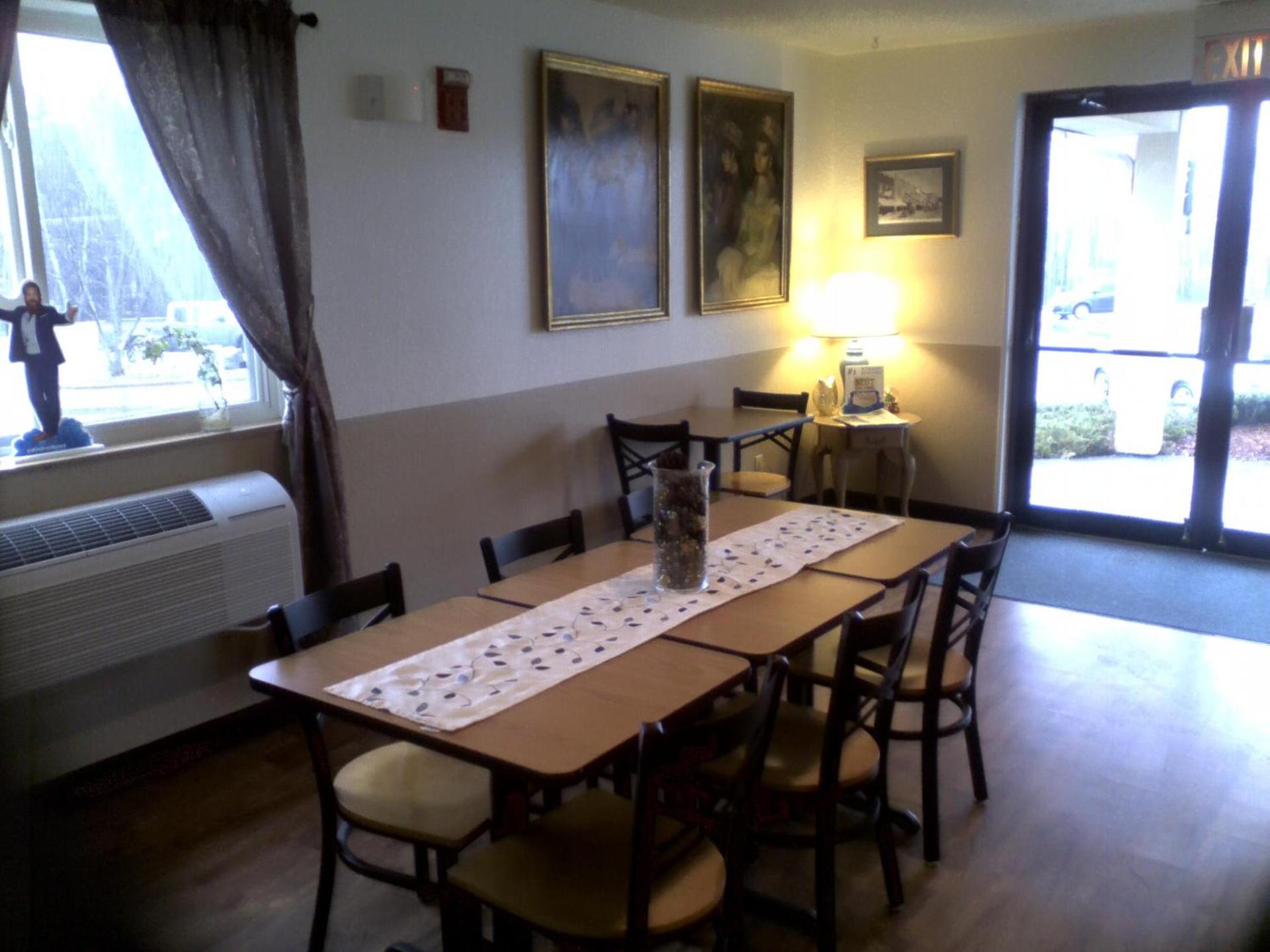 Super 8 by Wyndham Sidney NY photo 15