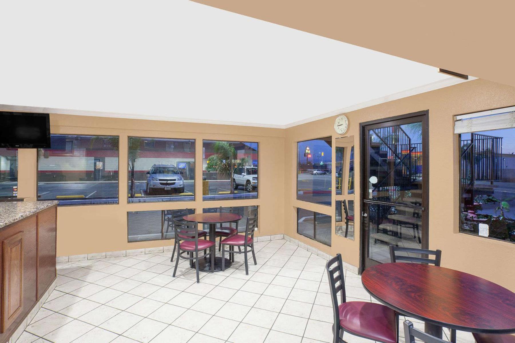 Days Inn by Wyndham Lost Hills photo 15