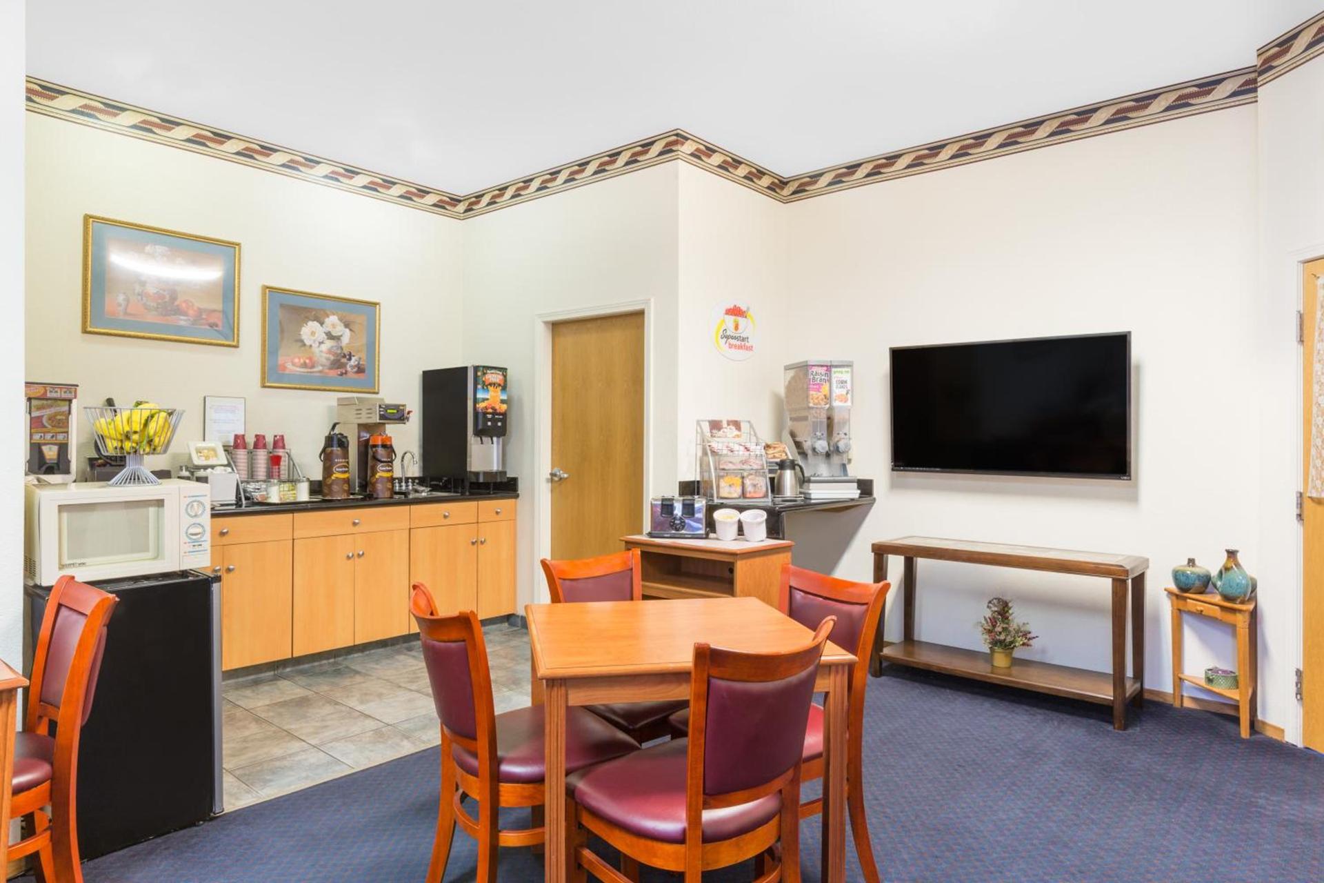 Creekside Inn & Suites photo 7