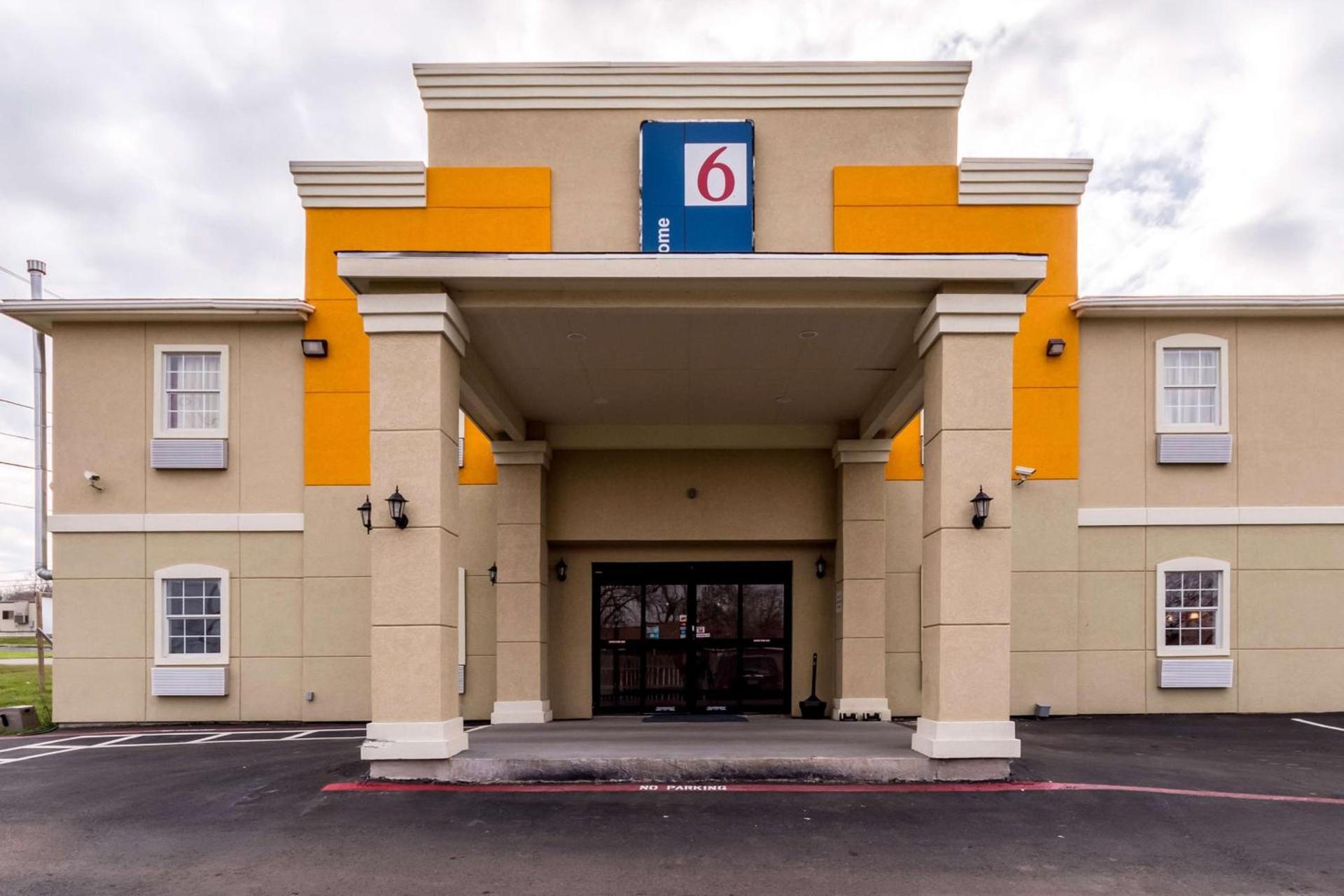 Motel 6-Jourdanton, TX photo 3