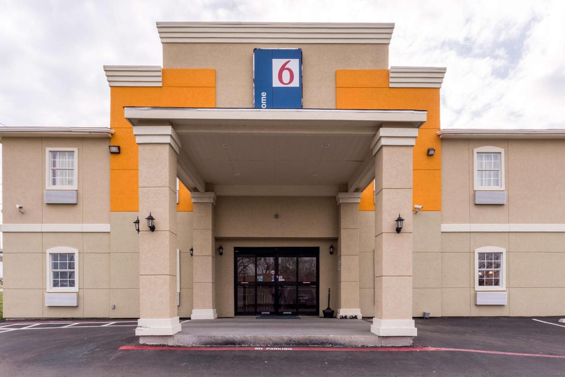 Motel 6-Jourdanton, TX photo 4
