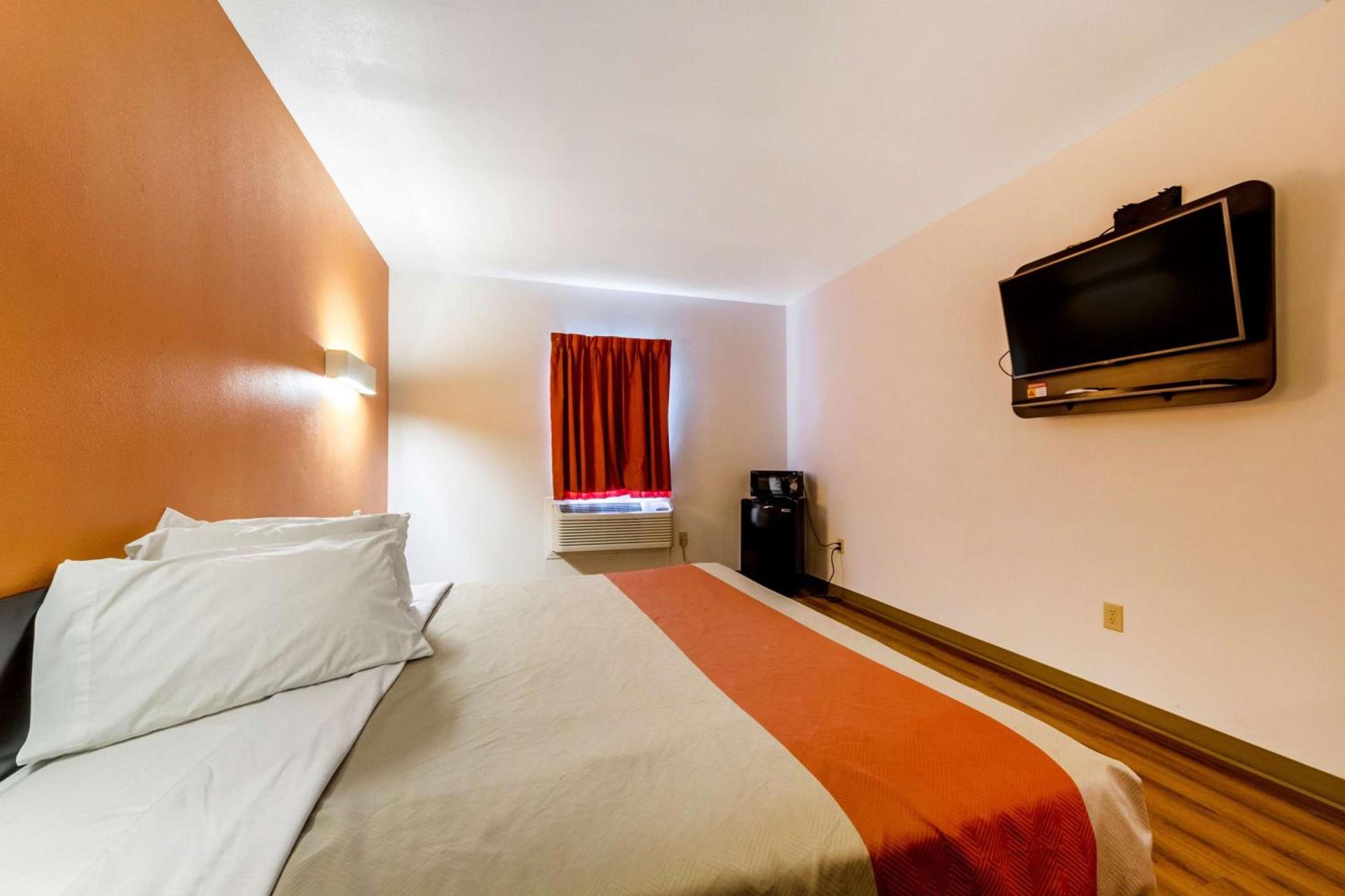 Motel 6-Jourdanton, TX photo 11