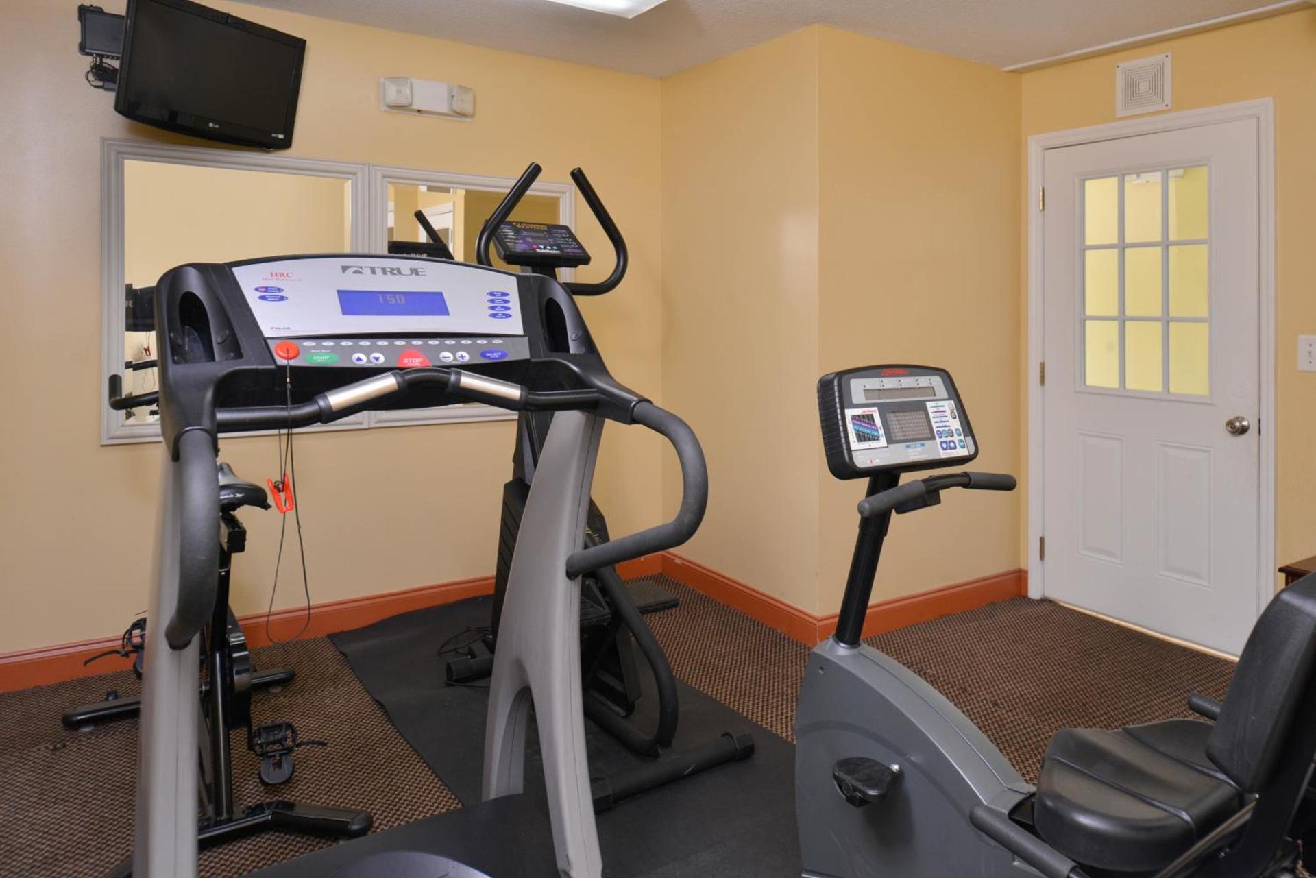 Douglas Inn & Suites photo 16